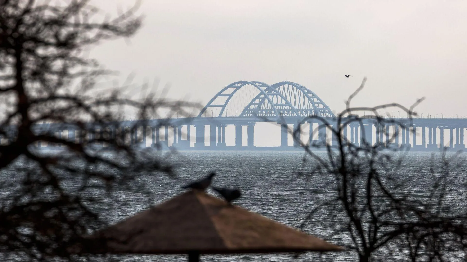Крымский мост временно закрыли для автомобилей