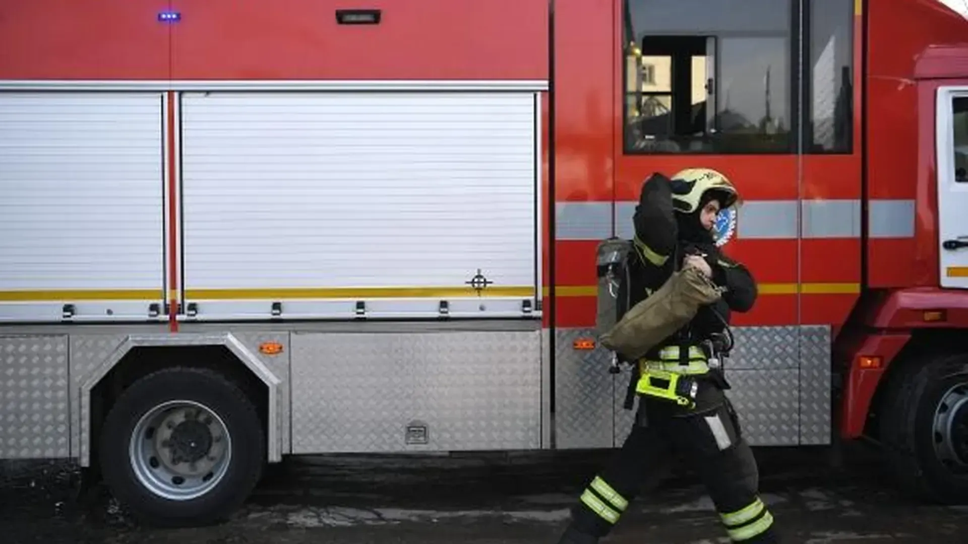 Пожарное братство. Московские огнеборцы поздравили с Новым годом семьи погибших коллег