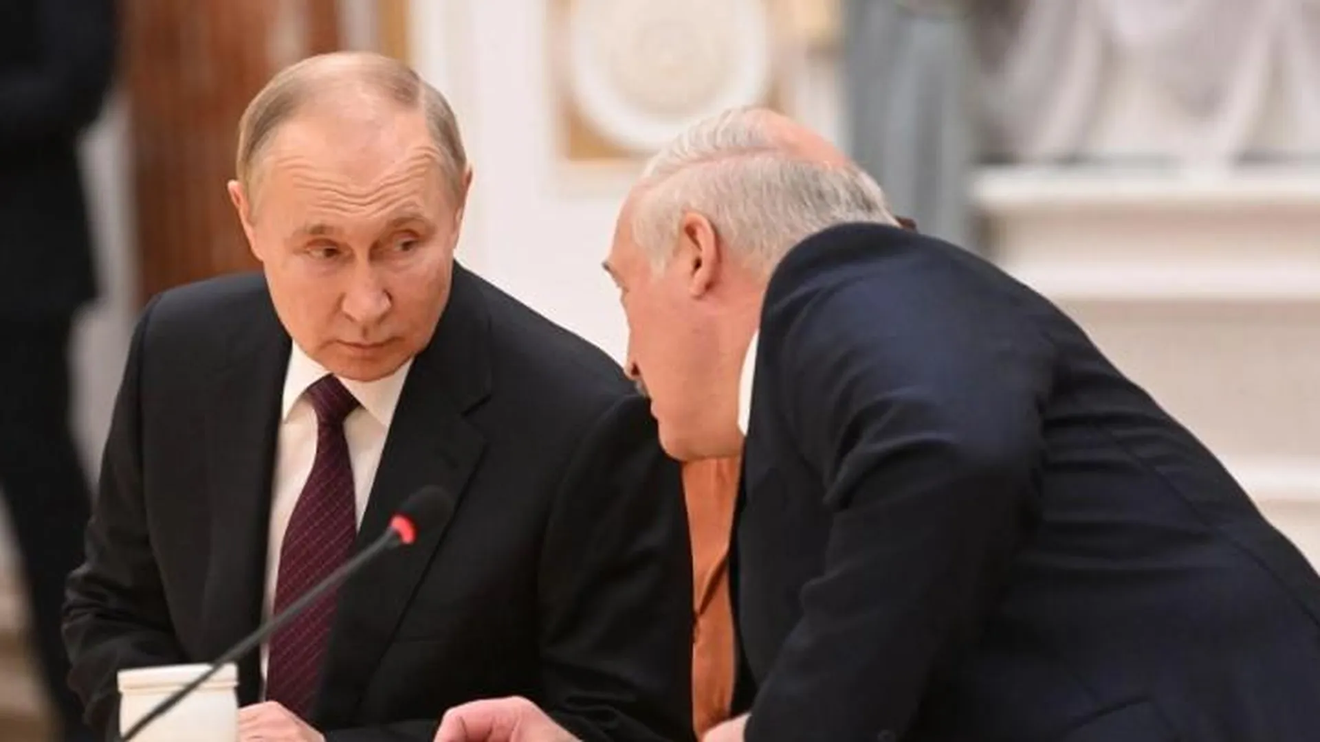 Гребешки и картофельные пончики. Стало известно, чем Путин угостил Лукашенко
