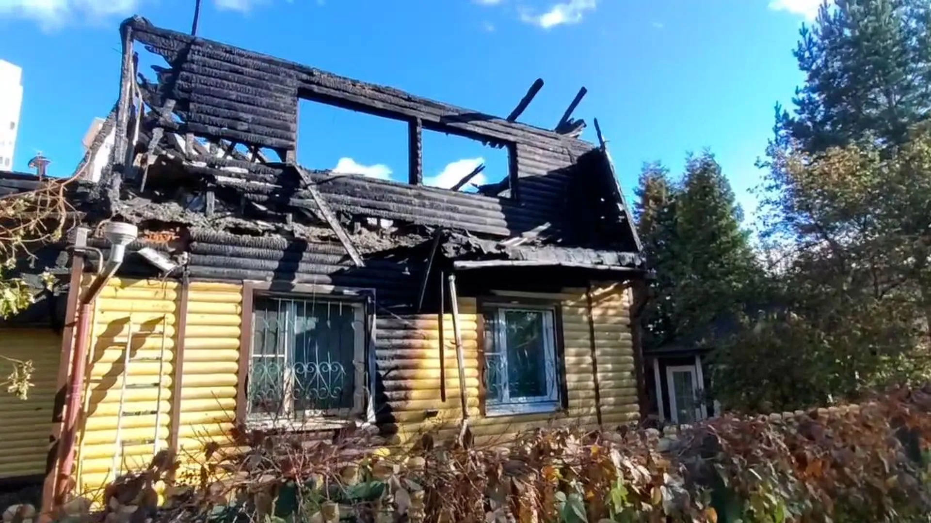 Пожар в частном доме в Химках потушили