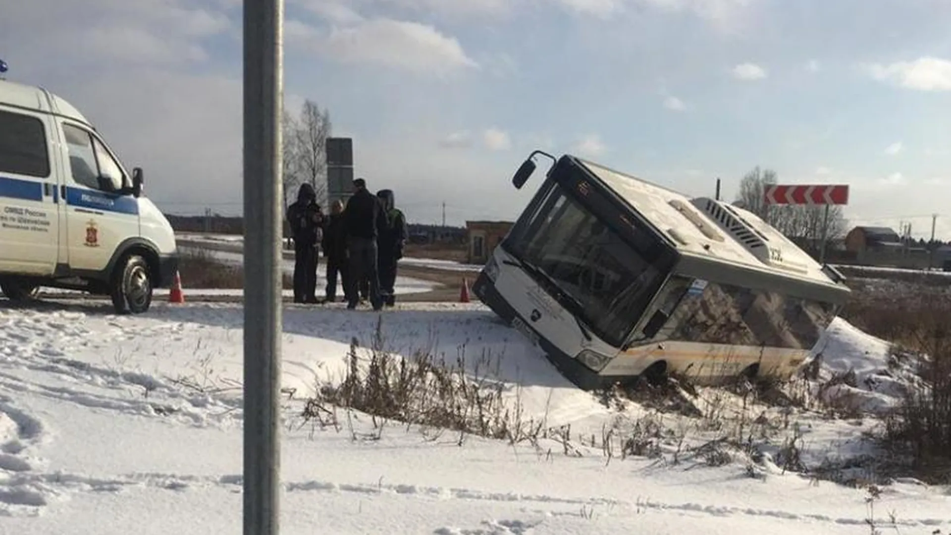 Автобус с пассажирами вылетел в кювет в городском округе Шаховская