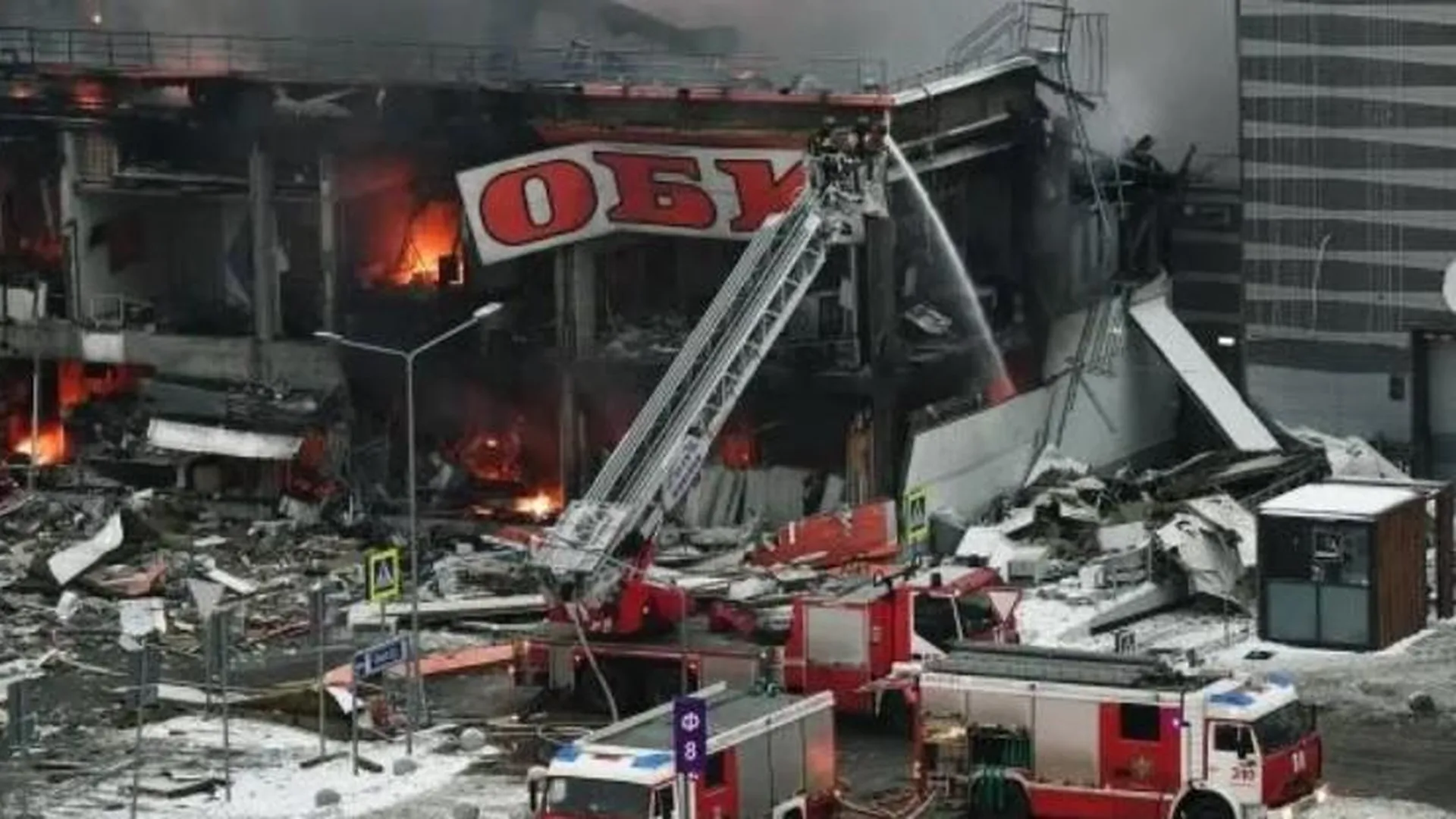 Гипермаркет OBI сгорел на Ленинградском шоссе