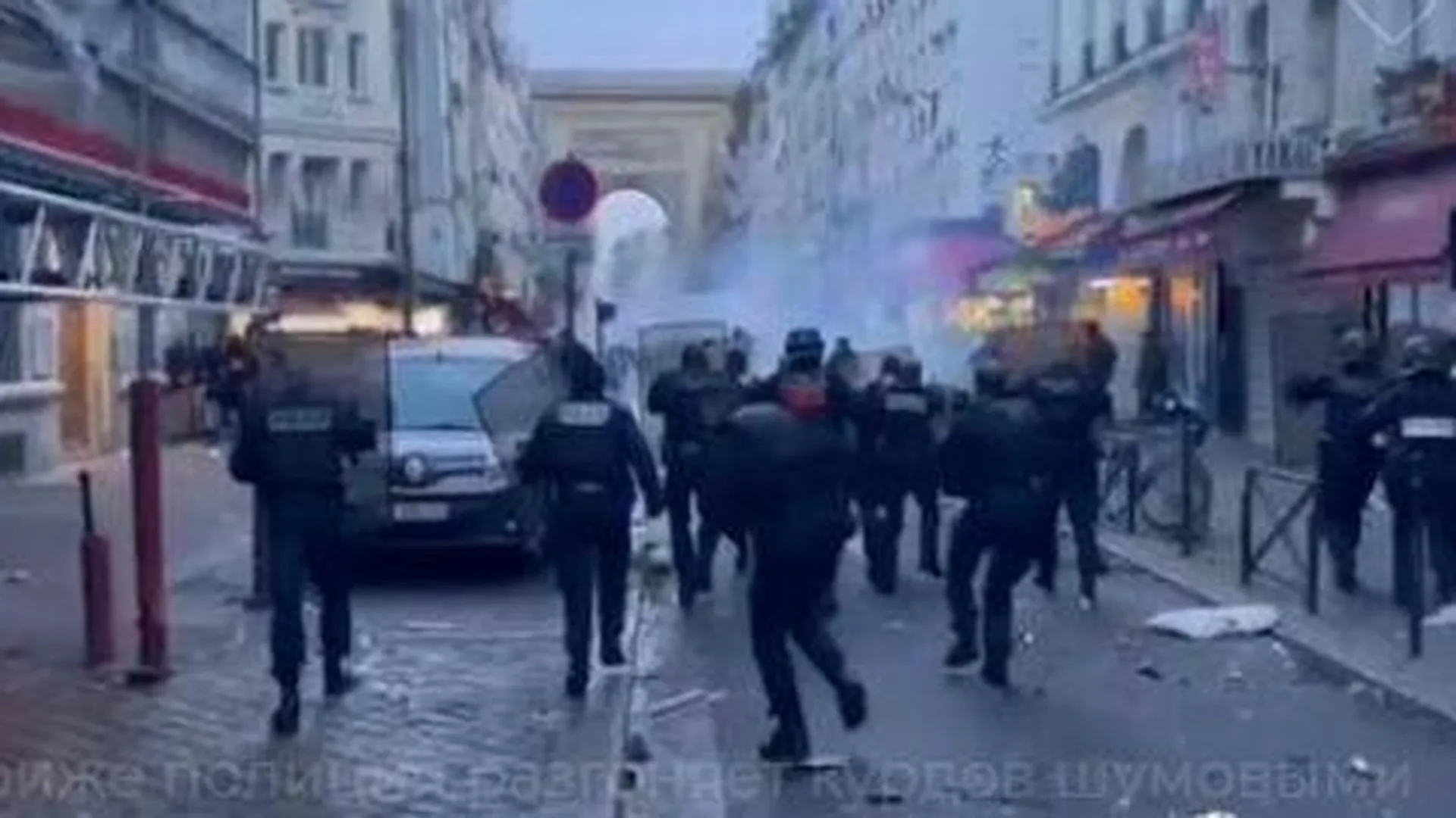 Полиция применила слезоточивый газ на протестной акции курдов в Париже