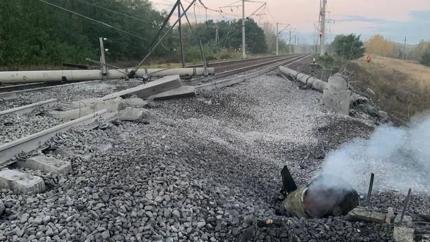 Остановлено движение поездов. Украинская железная дорога. В Крыму взорвали железную дорогу.