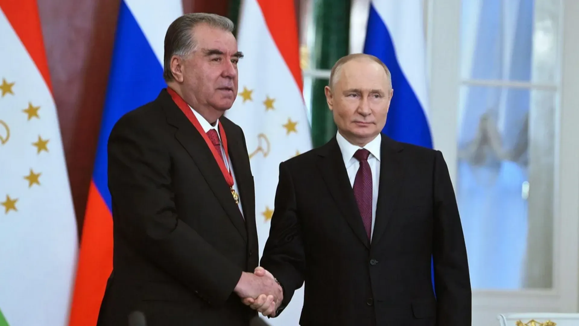 Путин на встрече с Рахмоном заявил об успешном развитии двусторонних отношений