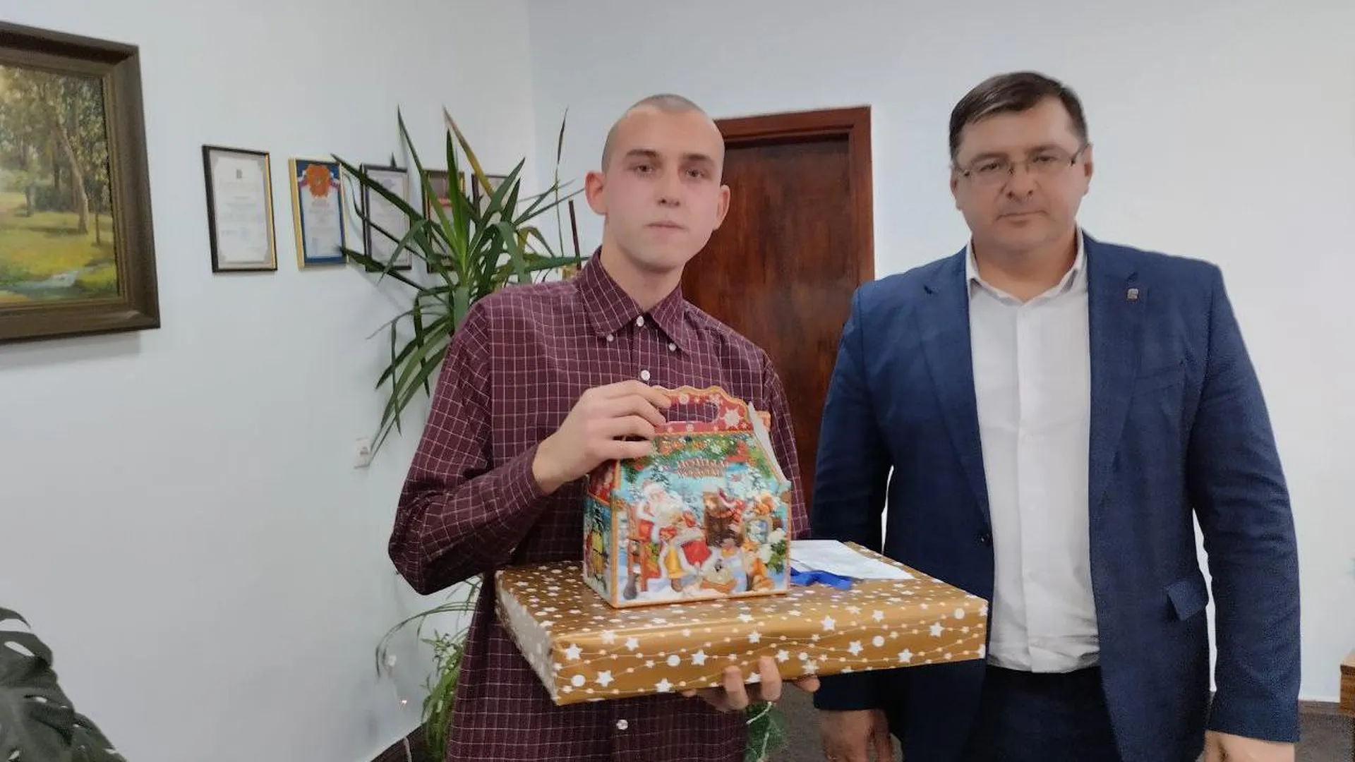Глава подмосковного Одинцово исполнил новогоднюю мечту одиннадцатиклассника из ДНР