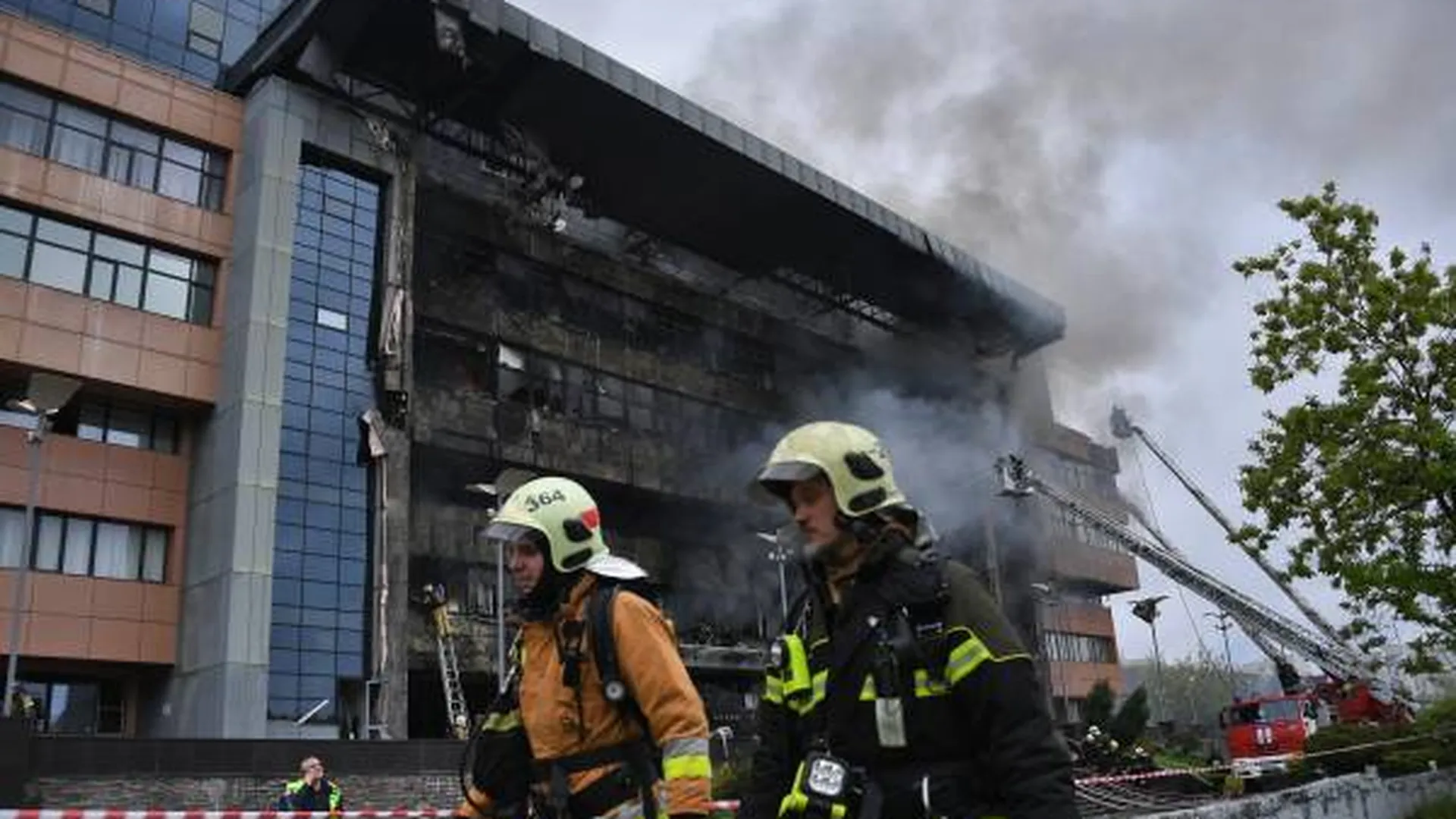 Один из начальников МЧС пострадал при пожаре в бизнес-центре в Москве