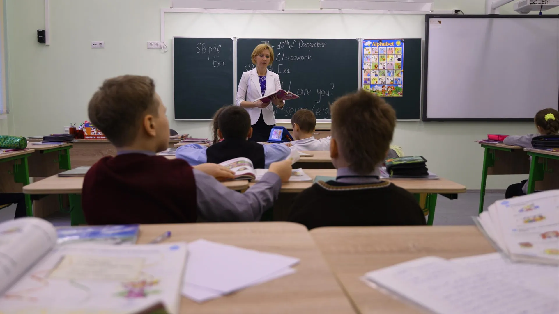 Депутат Слуцкий считает необходимостью введение тестов на знание русского языка при приеме в школу детей мигрантов