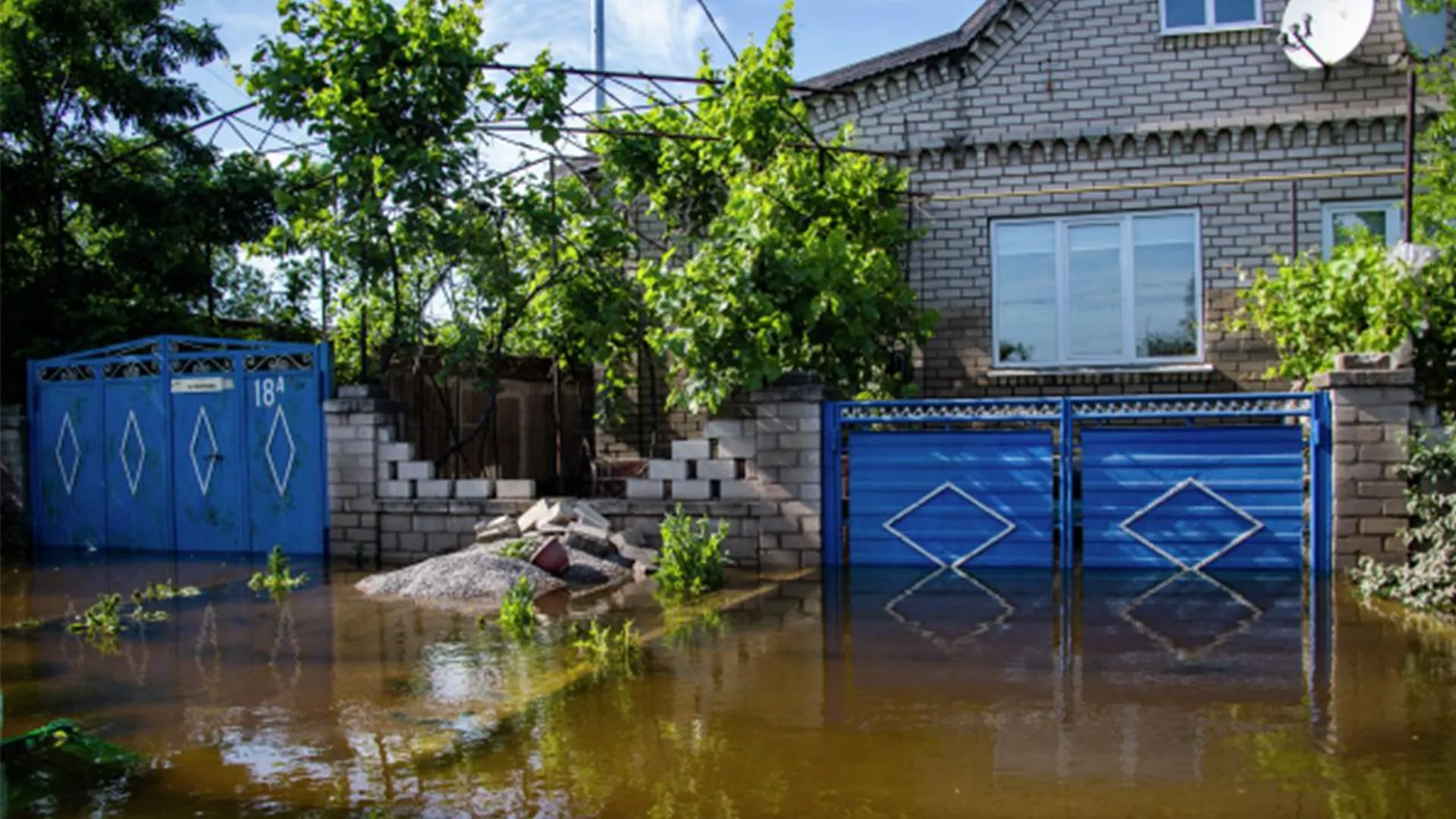 Использовать воду из Днепра после аварии на Каховской ГЭС смертельно опасно