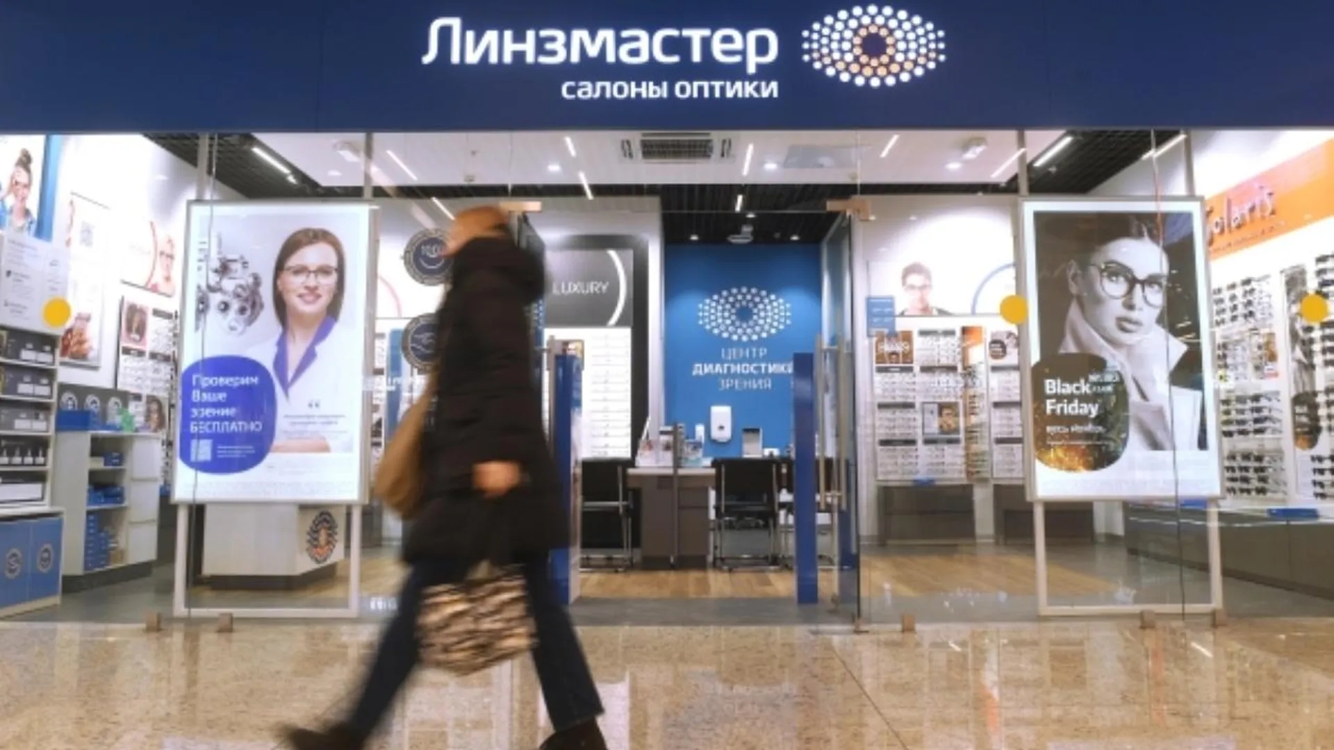 Россияне кинулись в аптеки скупать глазные линзы