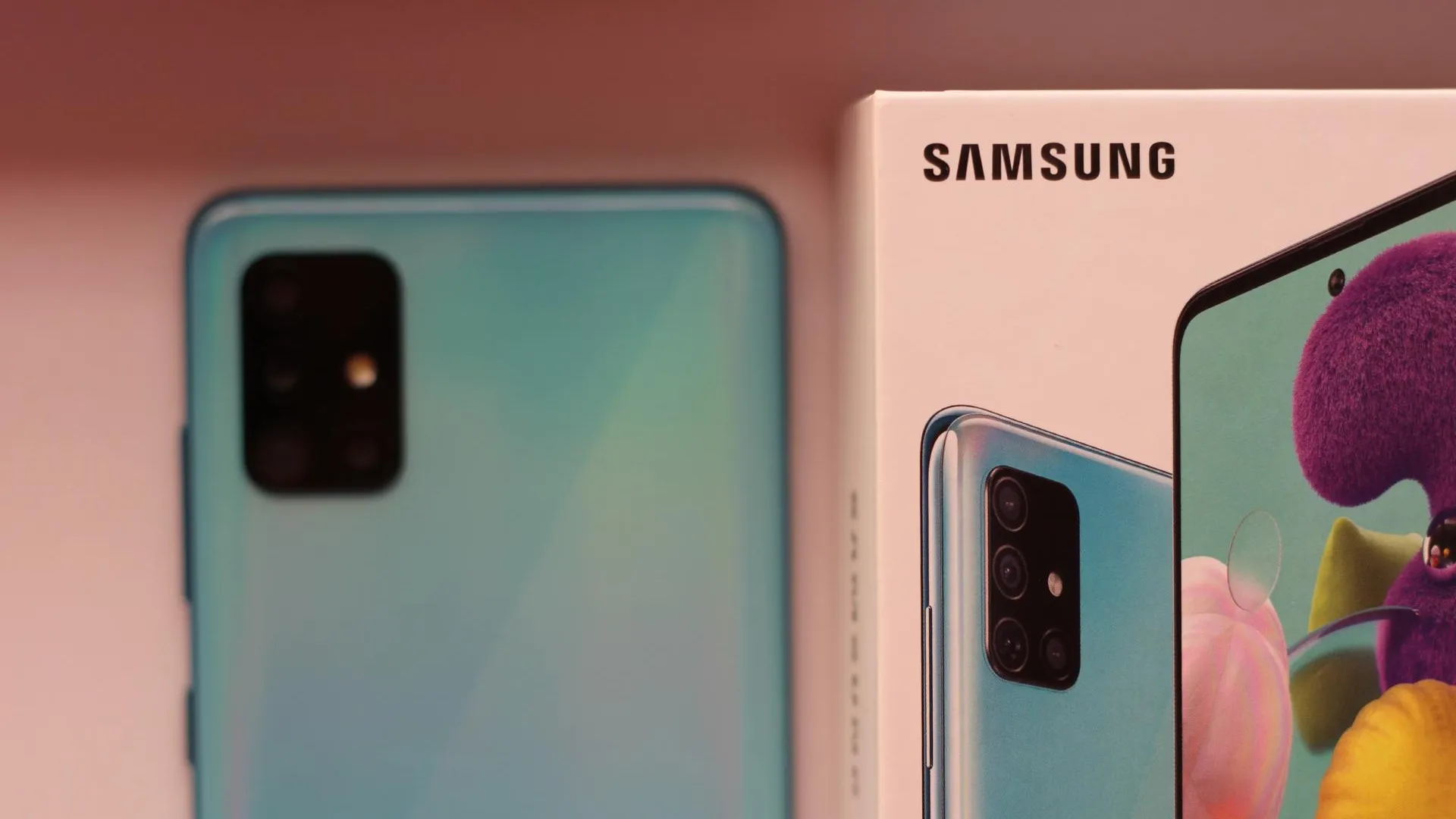 Запрет параллельного ввоза смартфонов Samsung обсудят в Минцифры