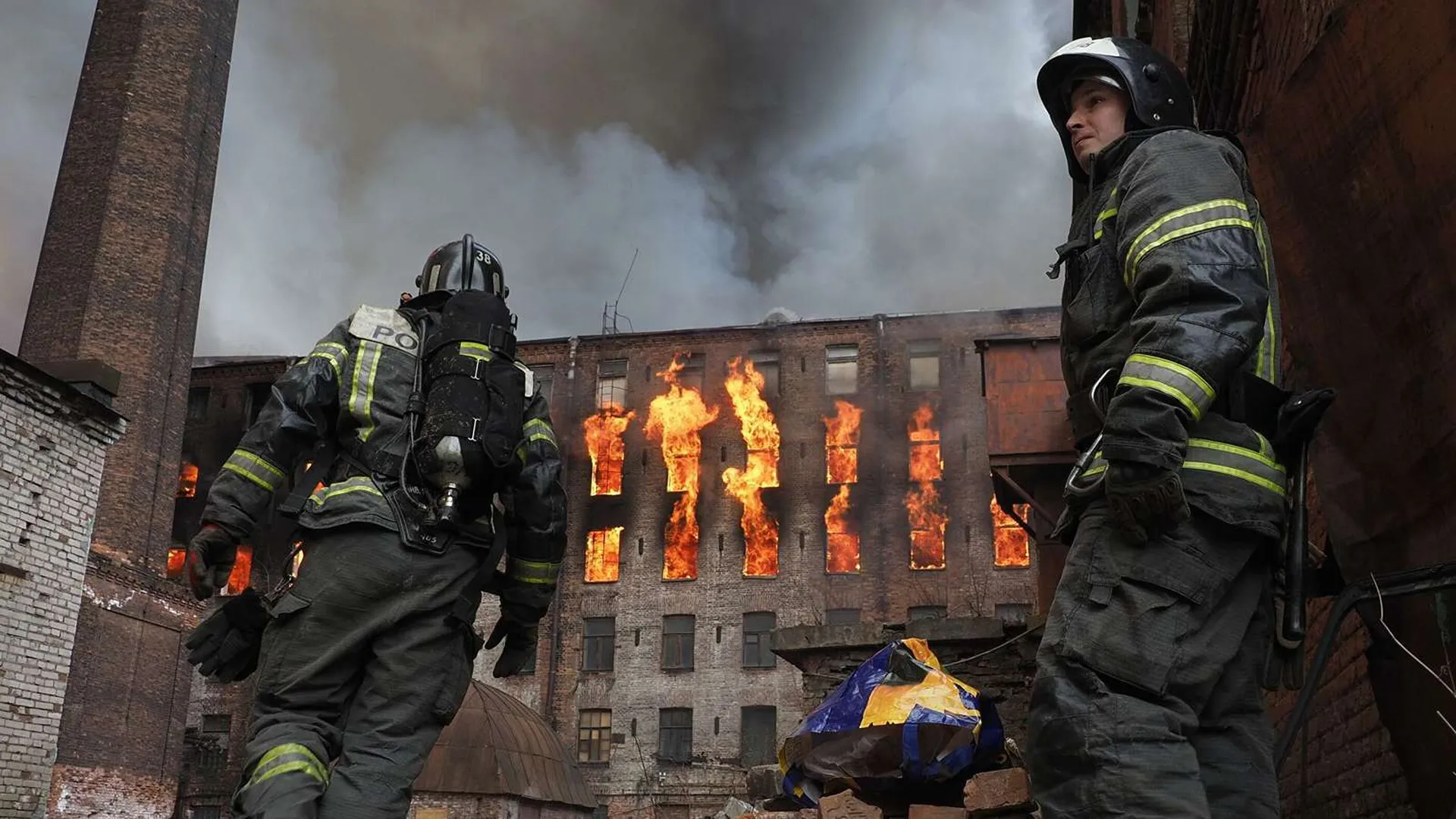 Пострадавшим при тушении «Невской мануфактуры» спасателям подарили квартиры