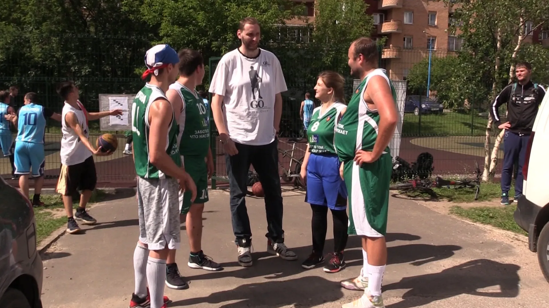 Самый высокий человек в России поддержал баскетболистов из Дубны