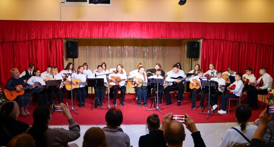 Юные гитаристы из Воскресенска дали концерт в честь наступающего 8 Марта