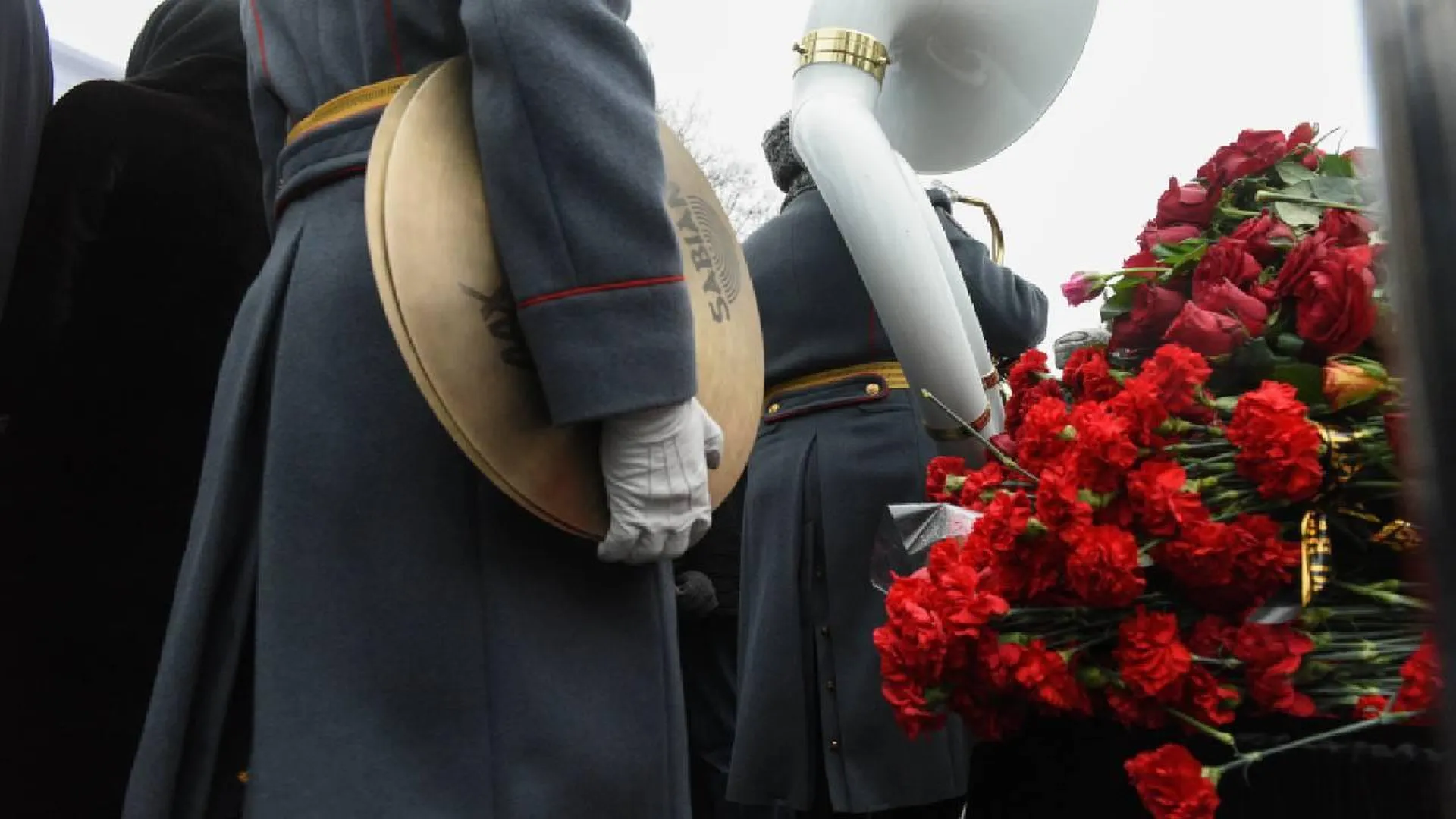 На похоронах мэра Саянска присутствовало много горожан