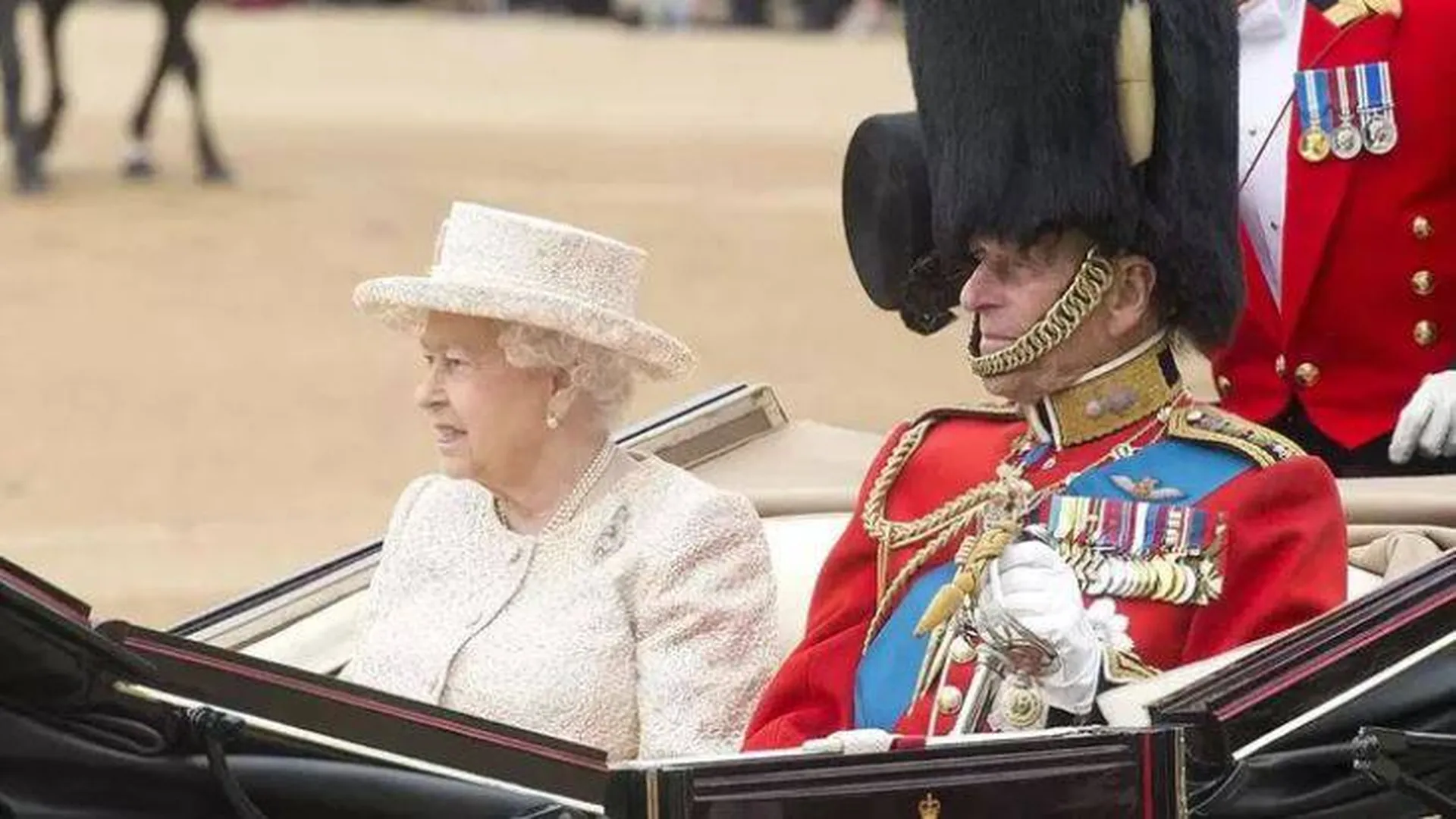 Елизавете II предрекли уход от дел после похорон принца Филиппа