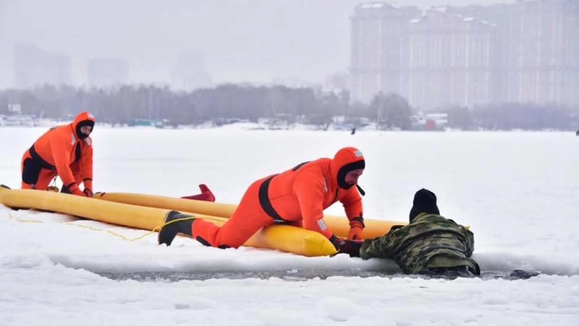 72-летний лыжник из Химок ушел под лед на канале им. Москвы