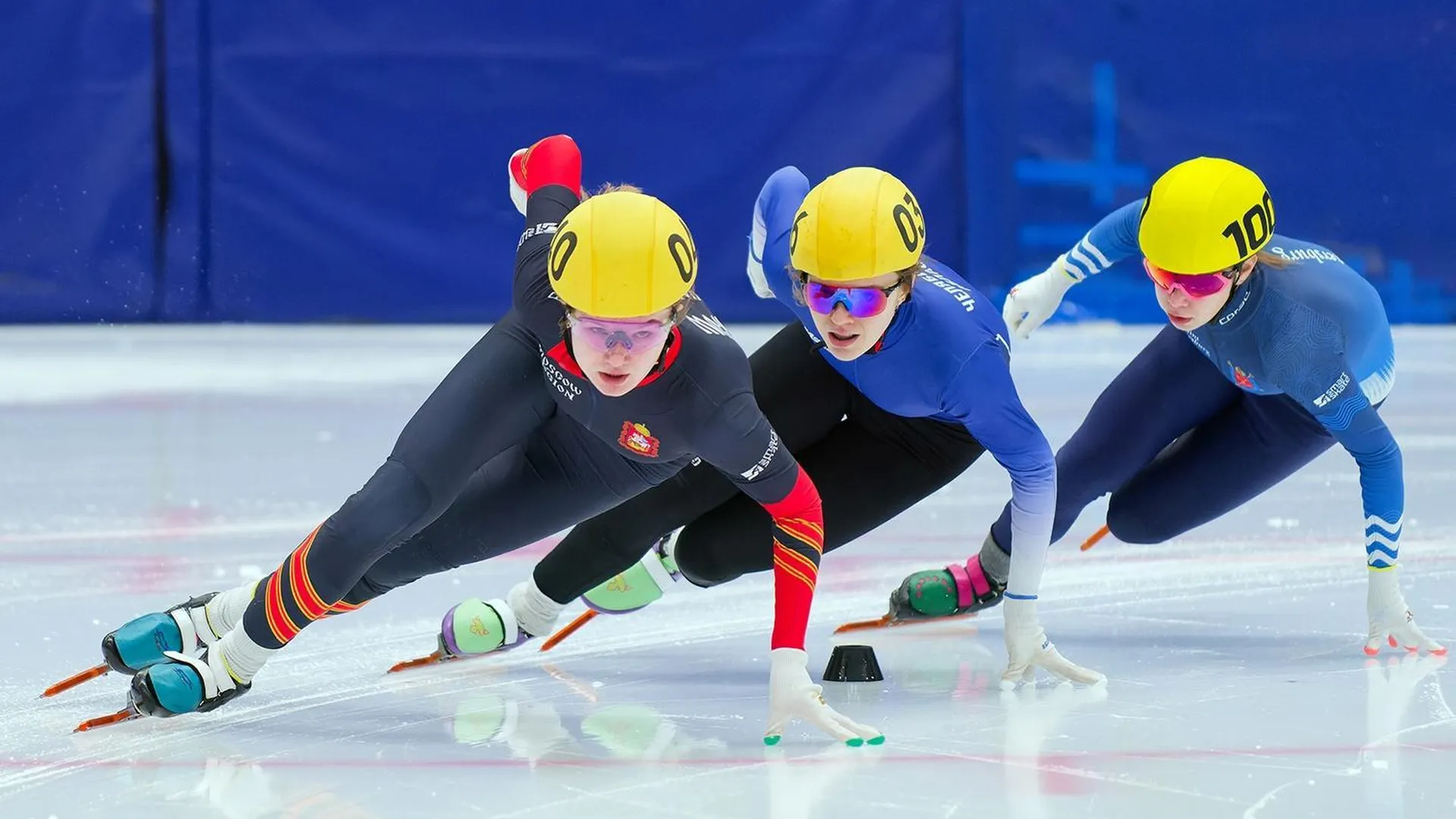 Сборная Подмосковья завоевала четыре медали на первенстве страны по шорт-треку