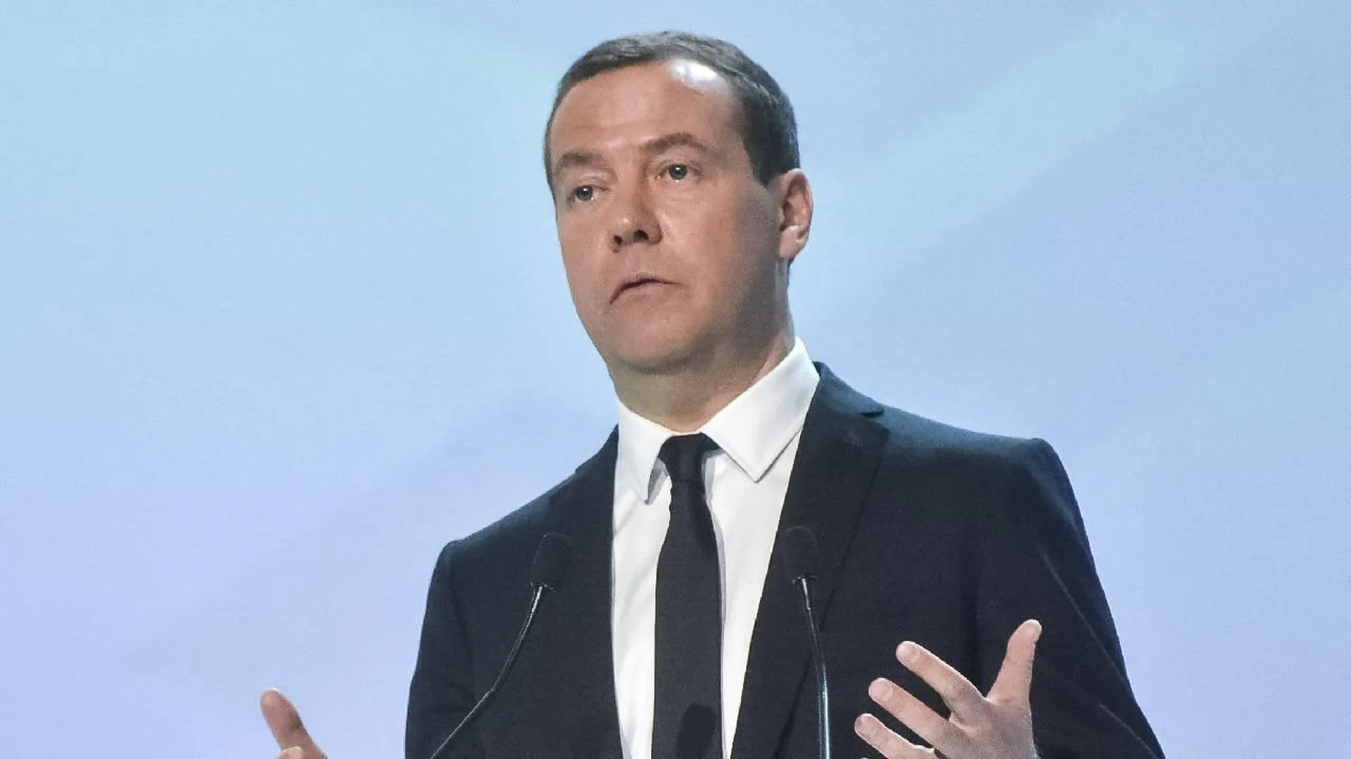 Медведев назвал призыв Байдена выделить деньги Киеву злым желанием добиться «как можно больше смертей»