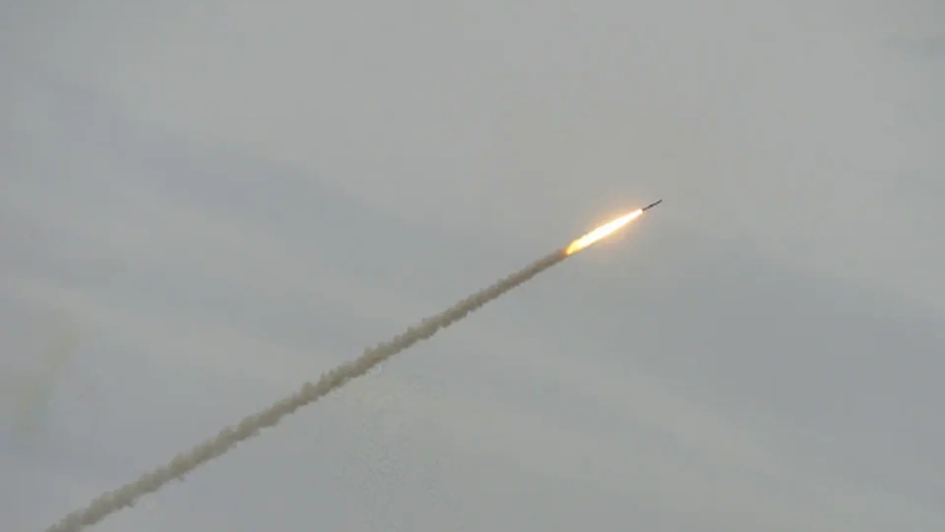 Алчевск в ЛНР обстреляли ракетами HIMARS — видео