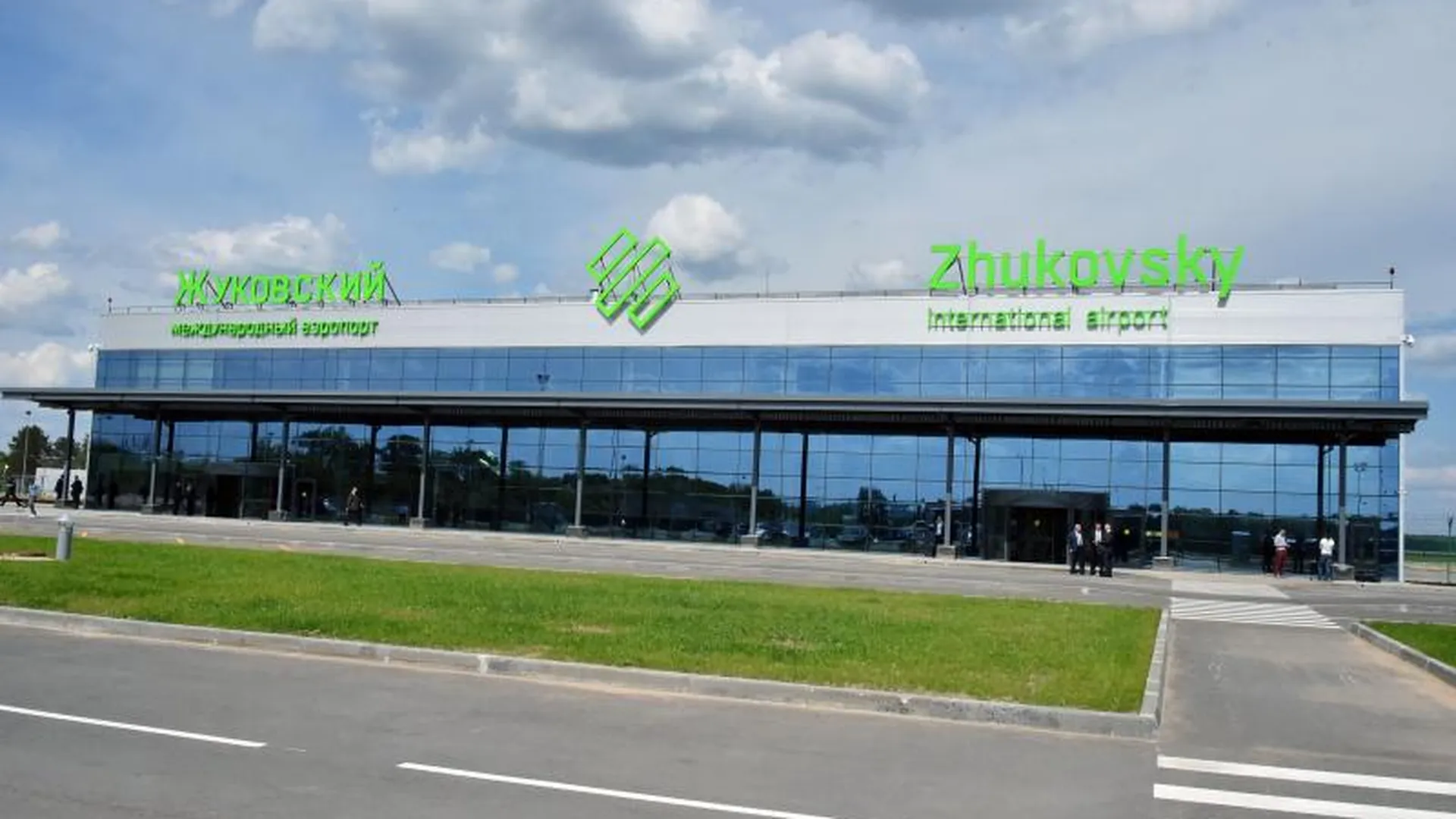 Воробьев и Медведев осмотрели аэропорт Жуковский