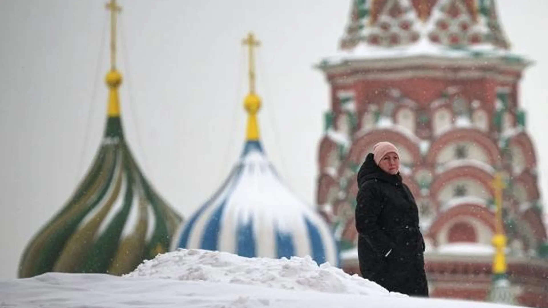 Приход весны в Москву затянется из-за высоких сугробов