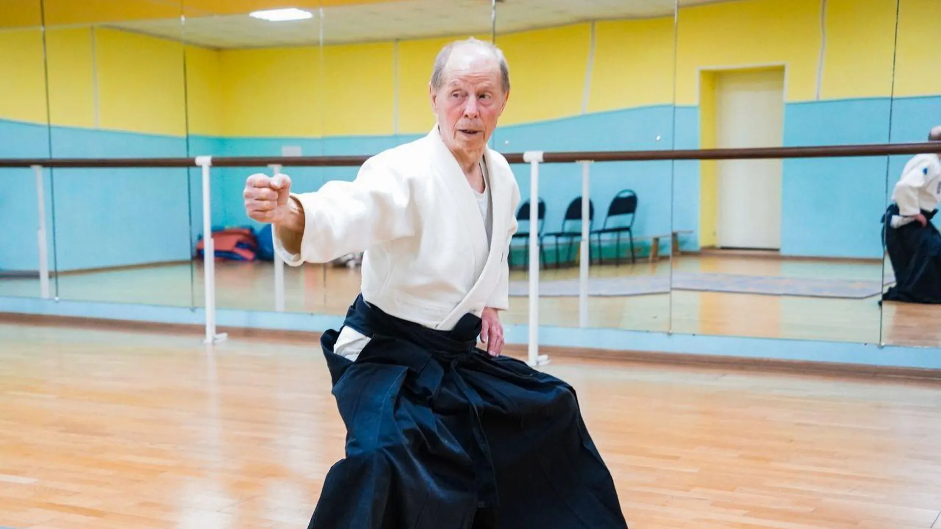Танцы, теннис, айкидо: 77-летний участник «Активного долголетия» в Рошале поражает талантами
