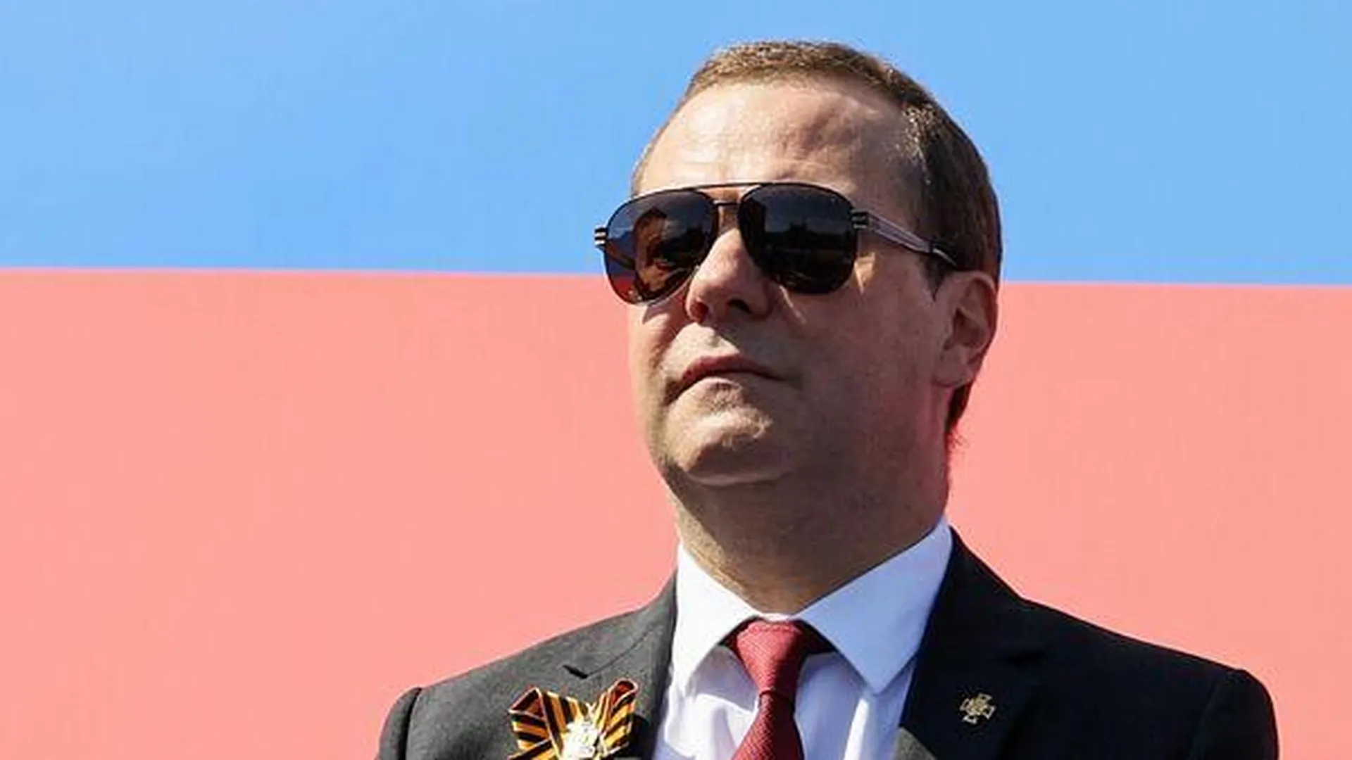 «Мир дедушки Байдена улетает». Медведев оценил предварительные итоги выборов в США