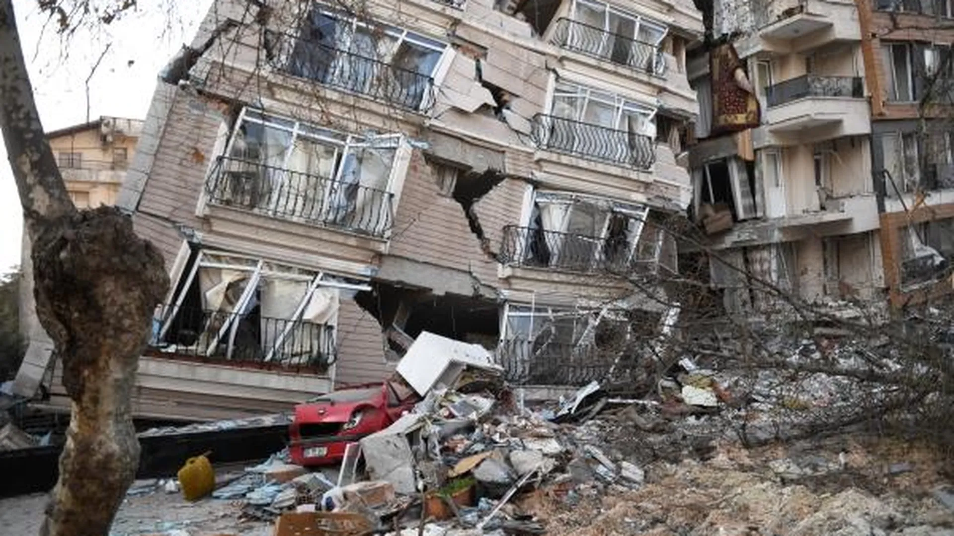 Число жертв февральских землетрясений в Турции приблизилось к 50 тысячам