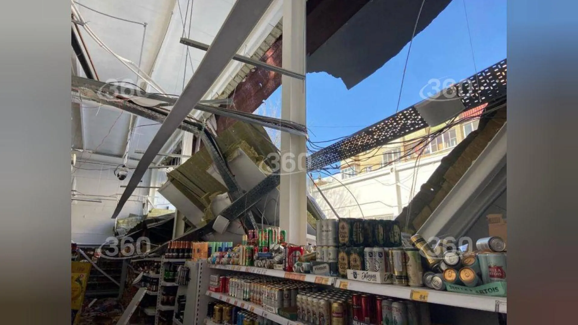 «Пострадавших нет». Власти прокомментировали обрушение крыши супермаркета в Старой Купавне