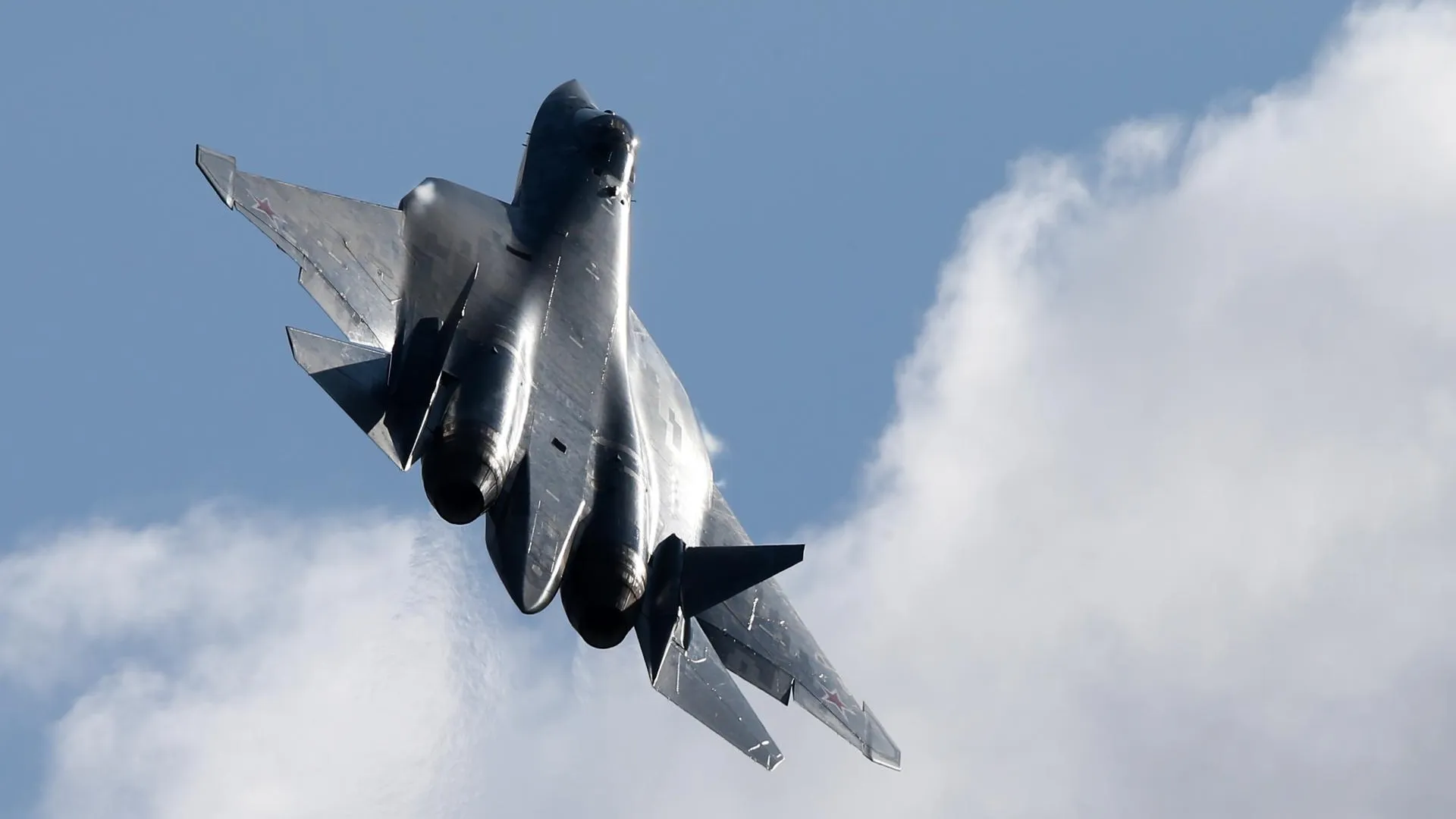 В Ростехе рассказали о росте боевых возможностей истребителя Су-57