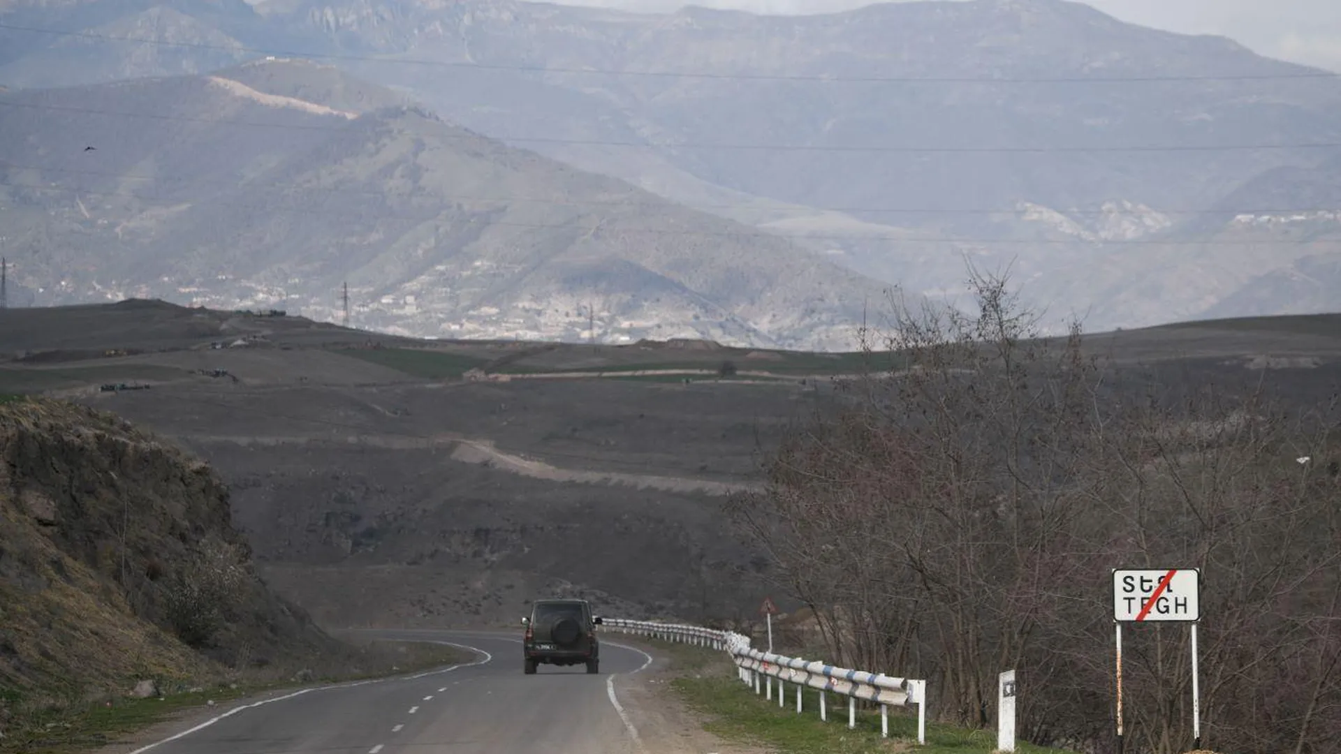 Зачем азербайджану. Армения границы. Азербайджан границы. Граница Армении и Азербайджана. Нагорный Карабах дорога.