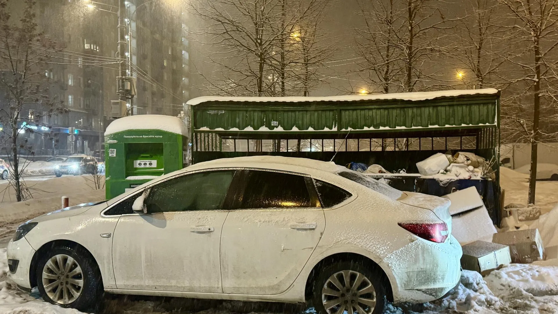 Почти тысячу случаев запаркованности около контейнерных площадок зафиксировали в Московской области за месяц