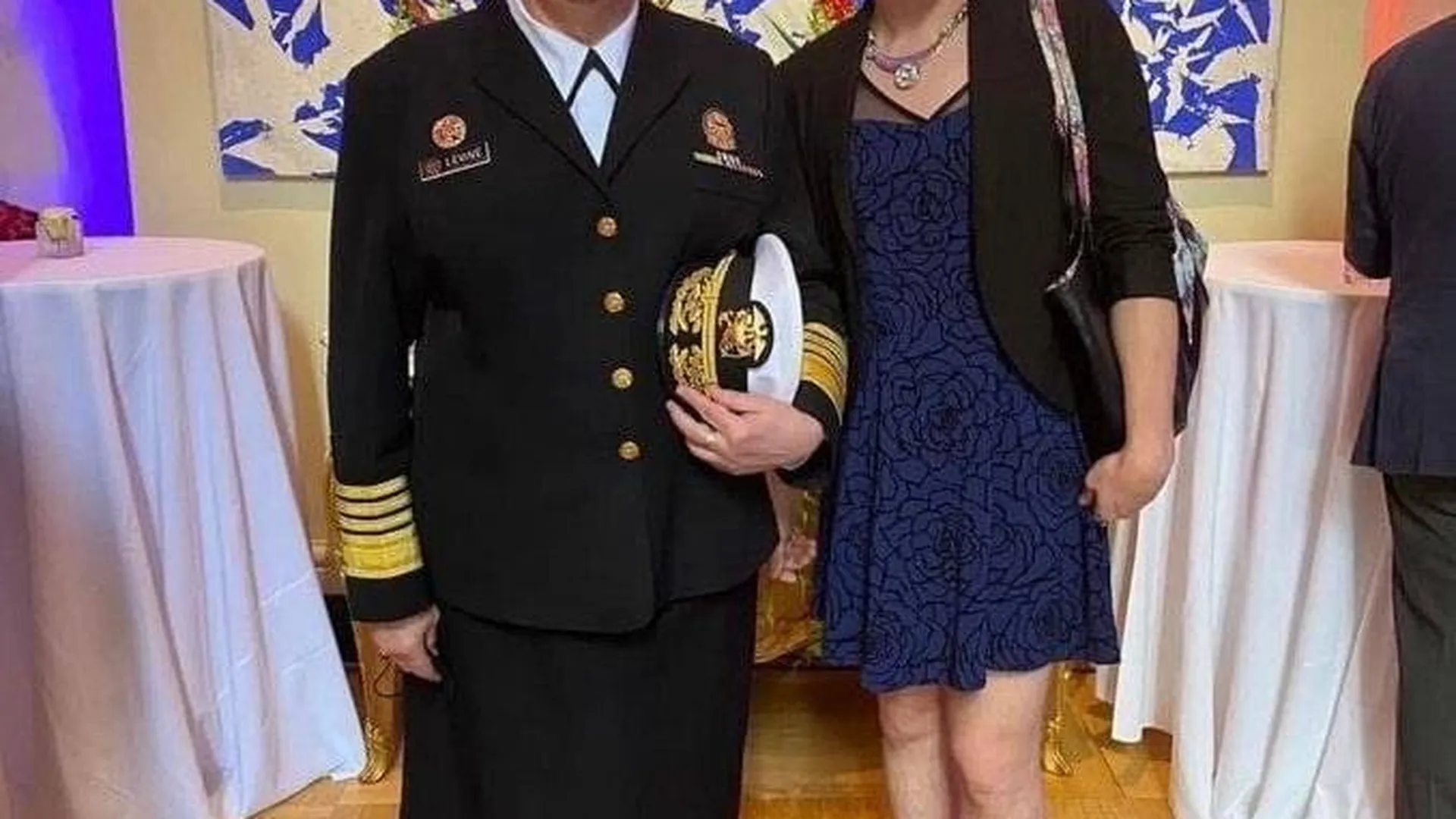 Рэйчел Левин Адмирал. Американский Адмирал в женской одежде. Адмирал американского флота в юбке. Трансгендеры министры обороны США. Трансгендер франция