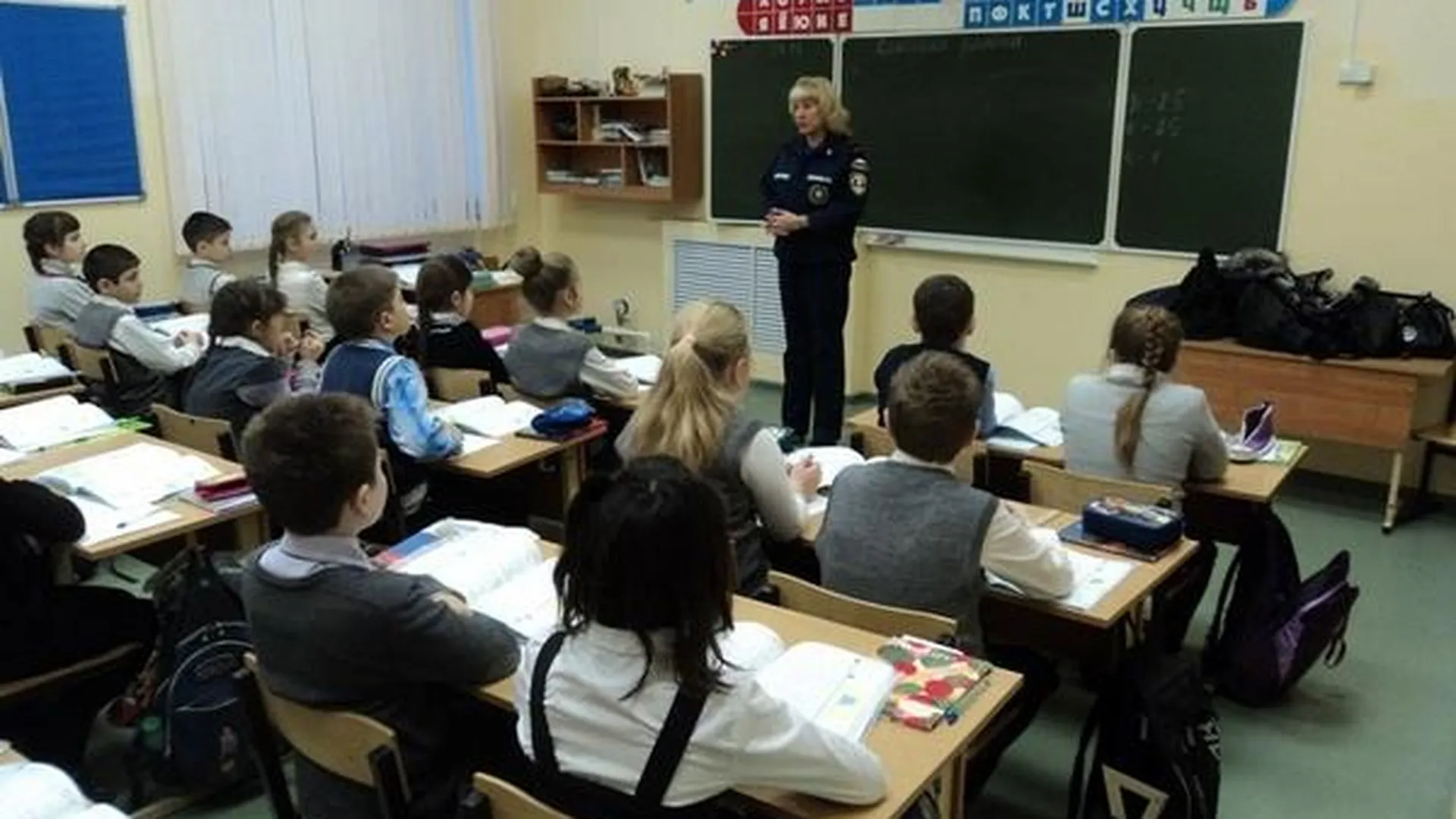 Более 1,5 тыс занятий провели спасатели в школах Подмосковья