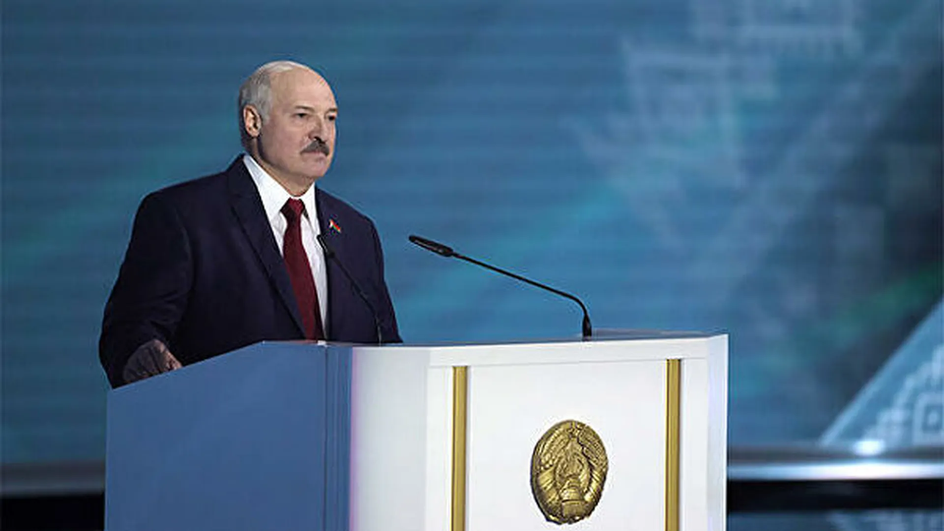 Лукашенко назвал лидеров оппозиционного штаба «несчастными девчонками»