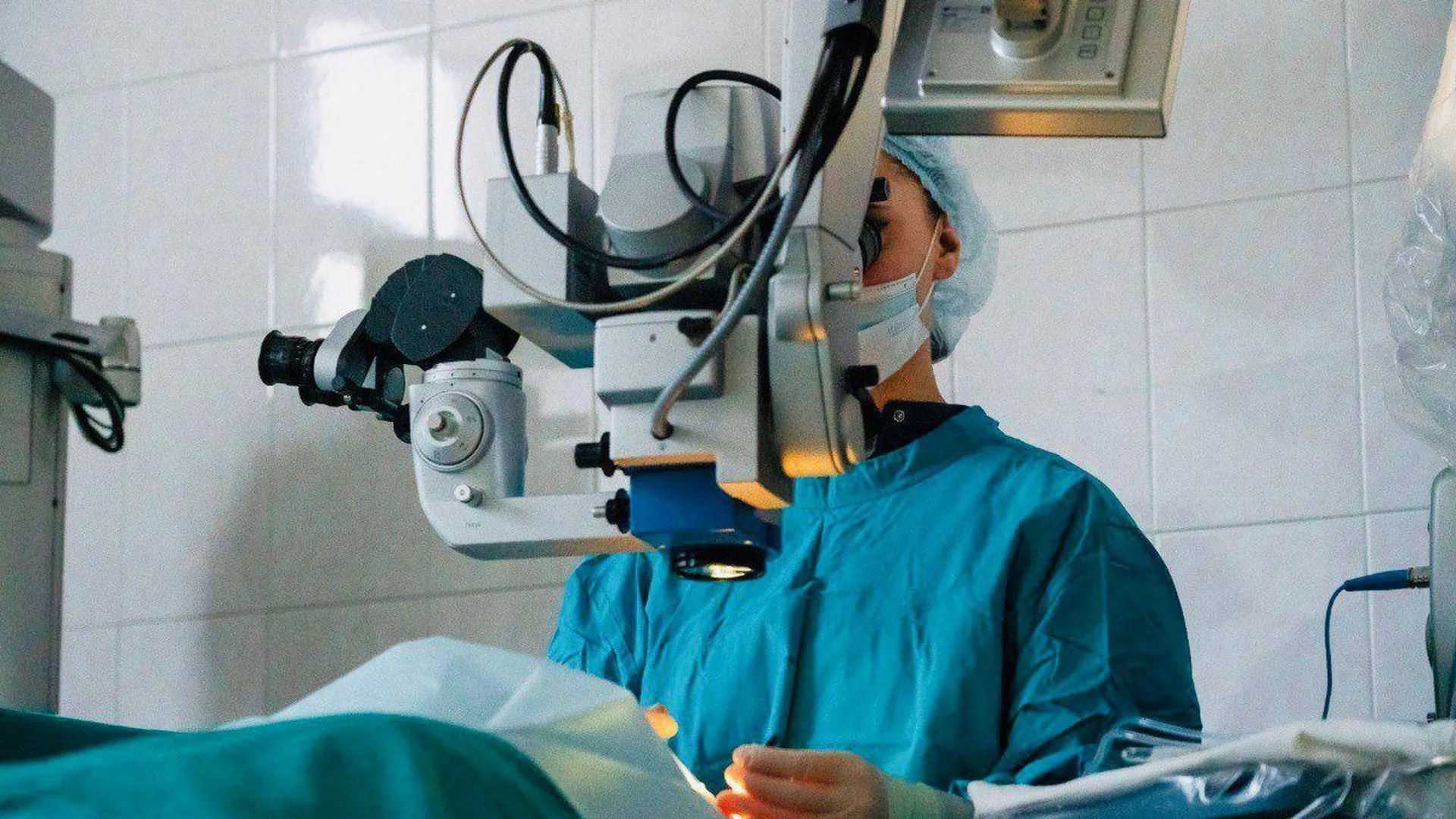 Вернули зрение: врачи МОНИКИ провели операцию по восстановлению зрения обездвиженному пенсионеру