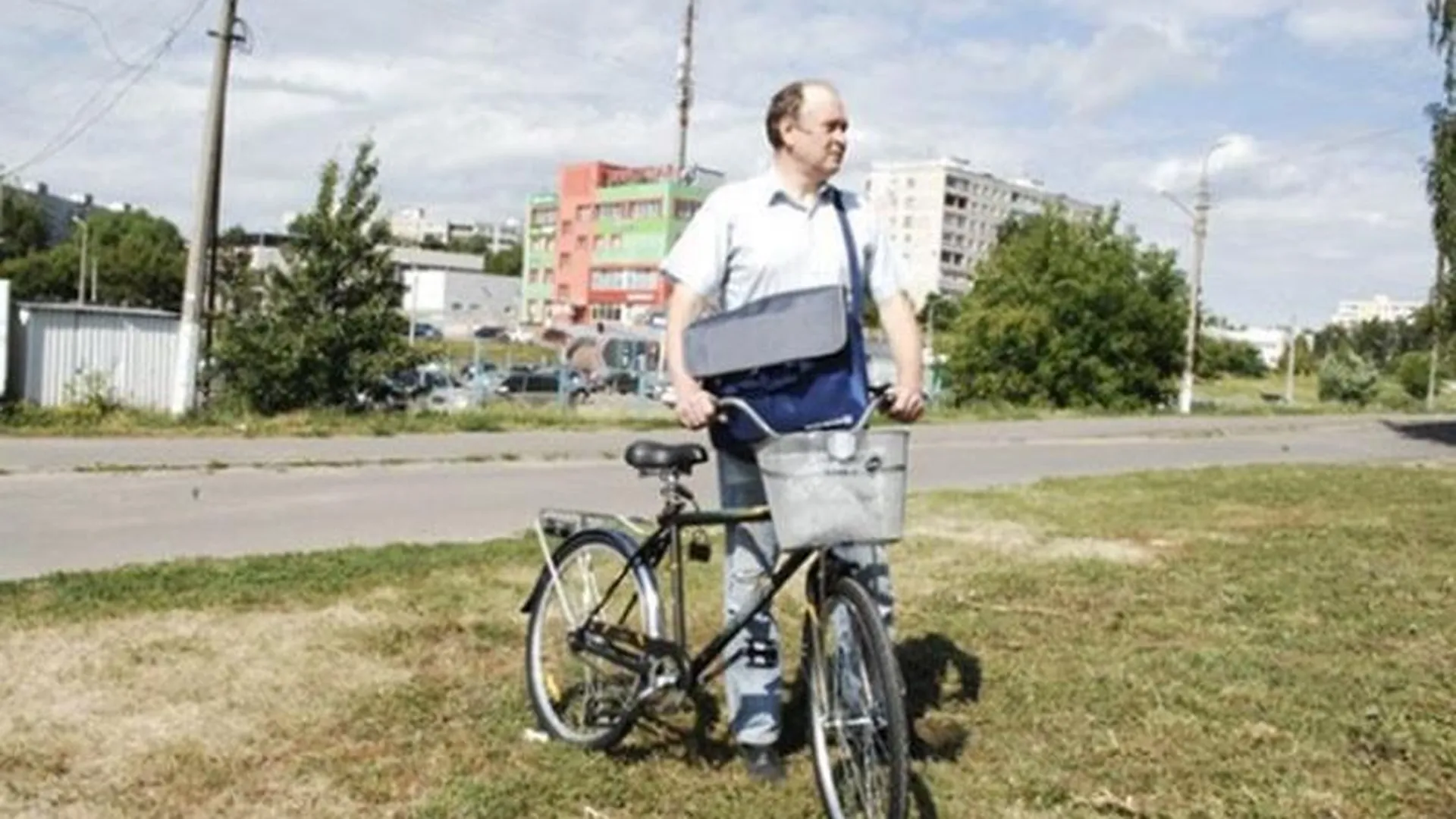 Велосипед подарили своему почтальону Печкину жители Коломны 