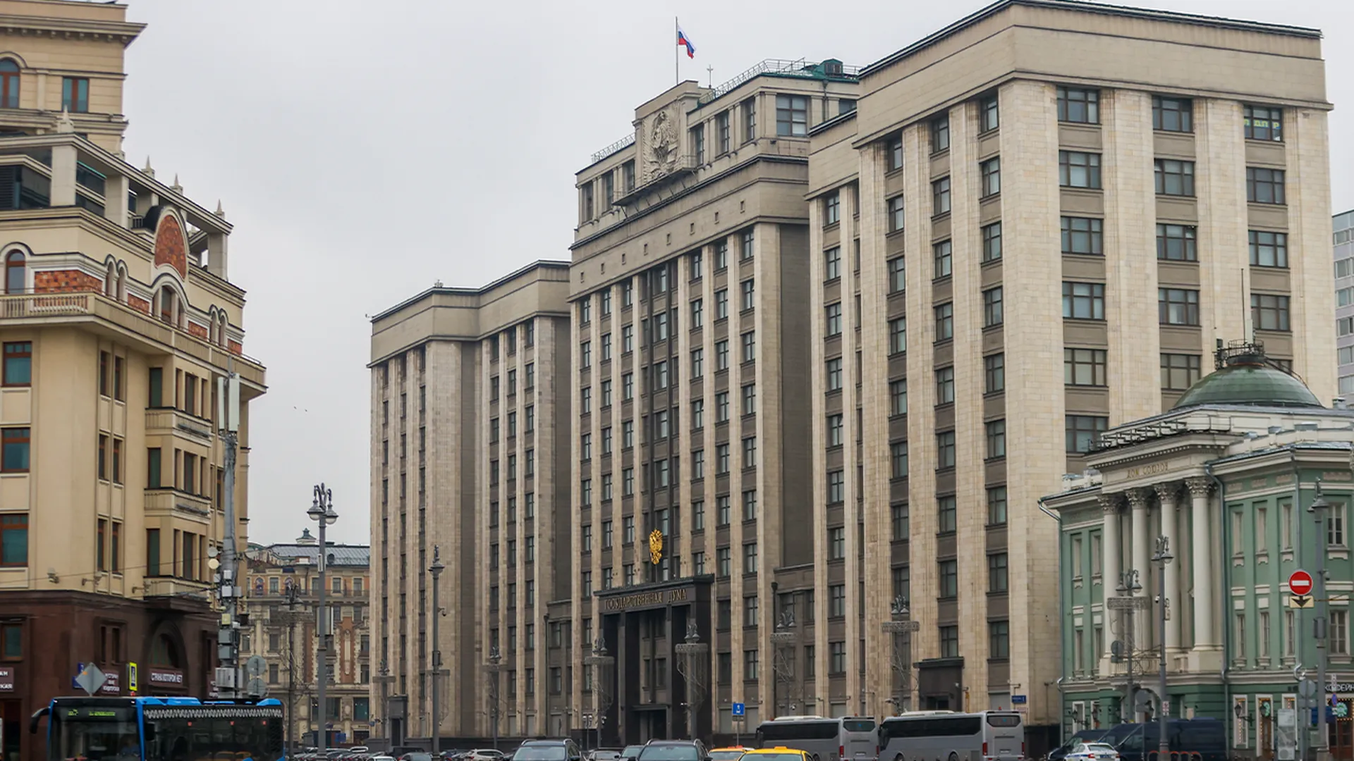 Депутат Гусев заявил, что Госдума поддержит временный запрет на въезд в РФ иностранцев