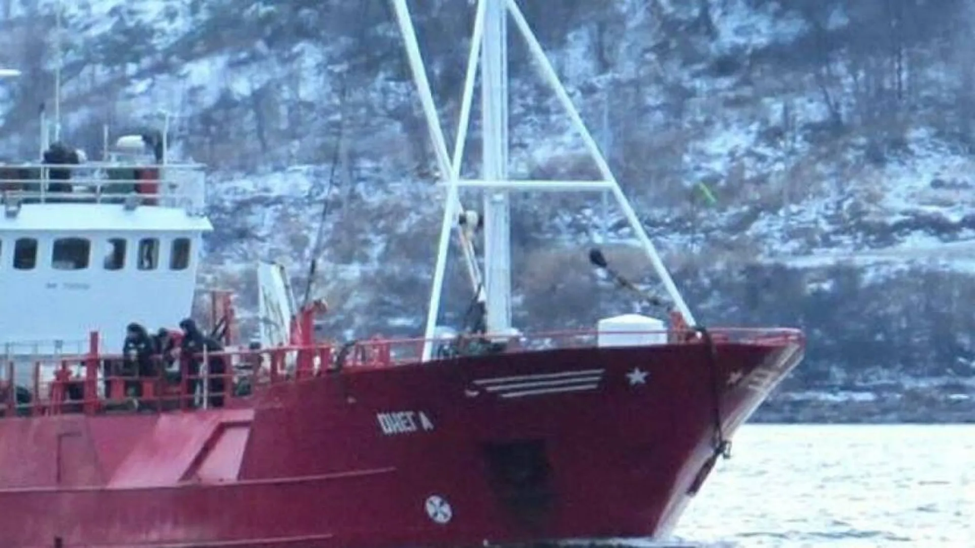 Спасатели решили возобновить поиск тел моряков с затонувшей «Онеги»