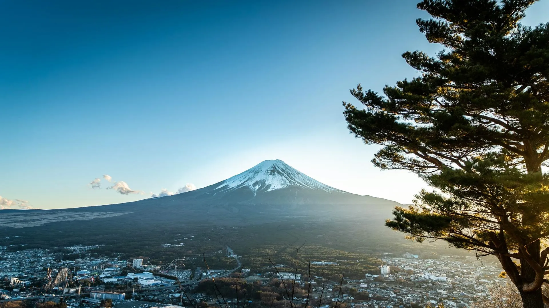 Туристам придется заплатить за восхождение на самую популярную гору в Японии