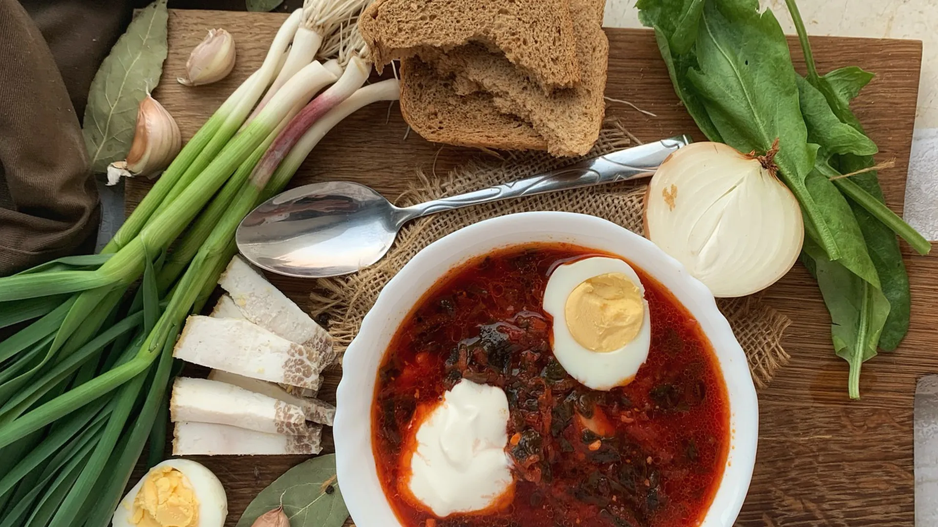 Повар Ивлев назвал фирменные супы для готовки на самоизоляции