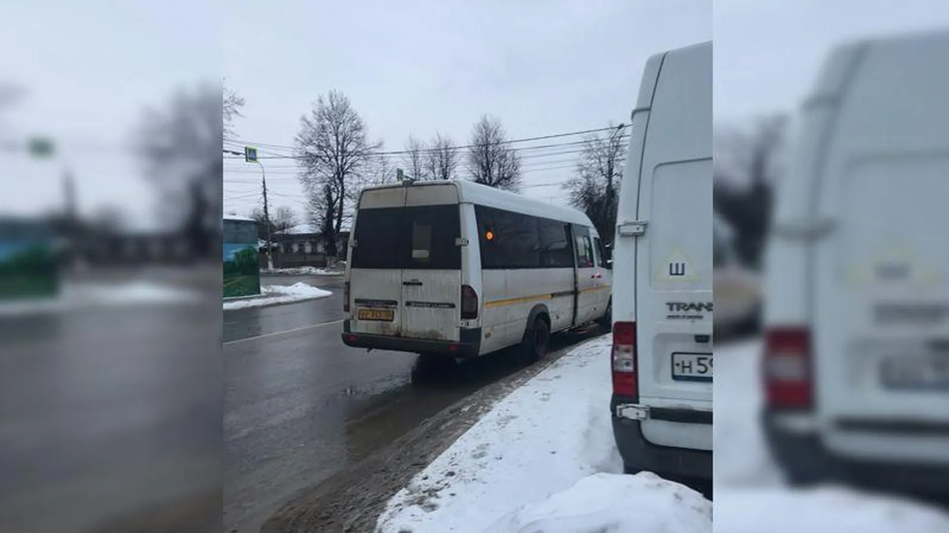 В Наро-Фоминске водитель маршрутки устроил переполох, закрыв двери раньше времени и «уронив» пассажирку