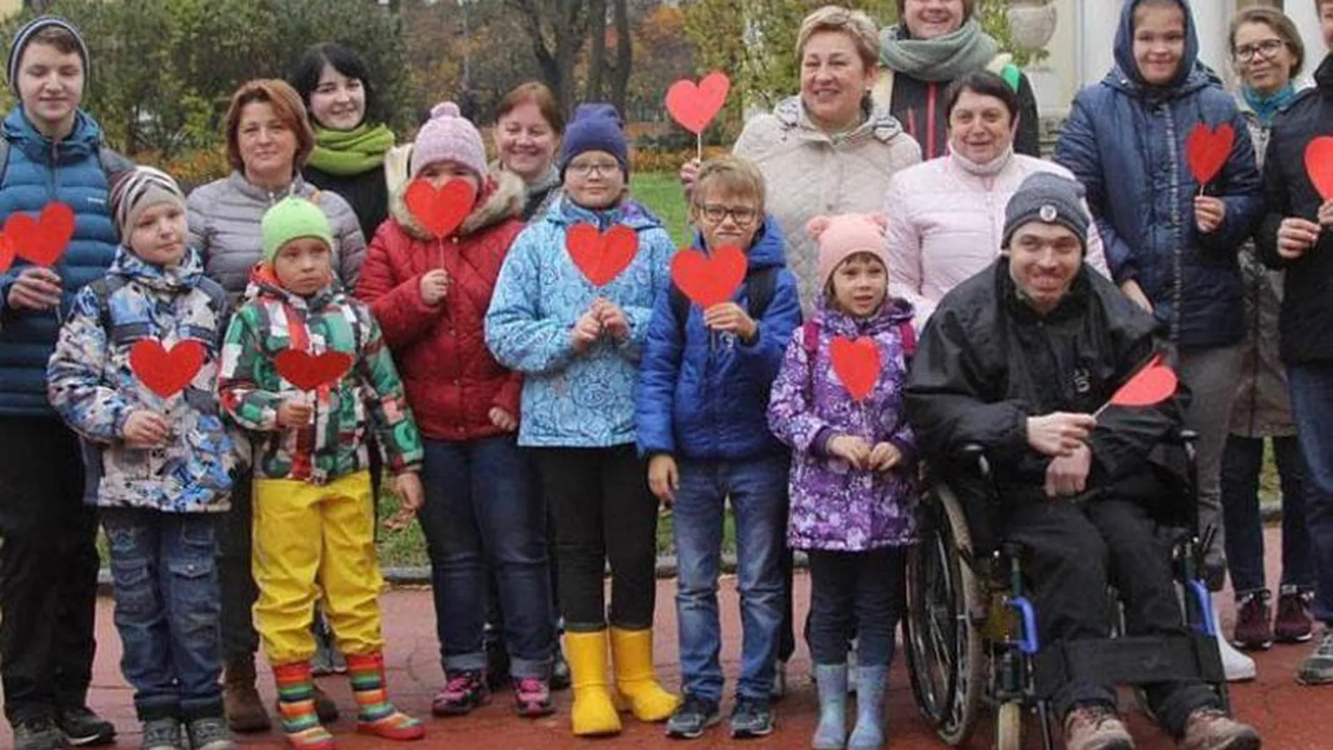 Клумба - сердце: особенные дети украсят Горки Ленинские тюльпанами