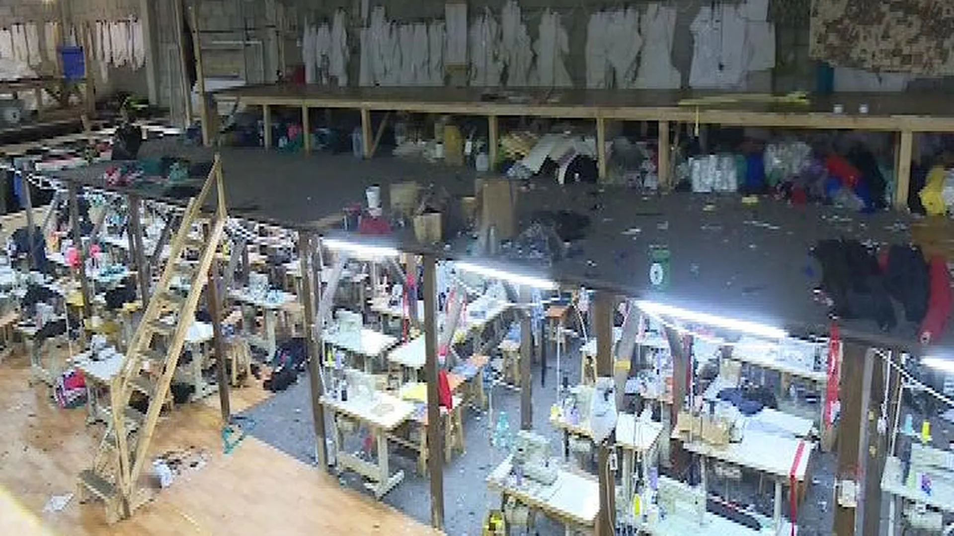 Около 60 нелегалов шили одежду и жили на производстве в Ликино-Дулеве