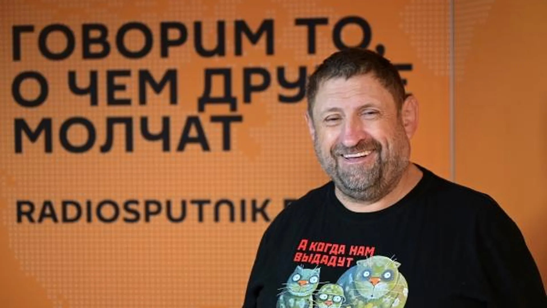 Специальный корреспондент ВГТРК Александр Сладков в студии радио Sputnik в Москве