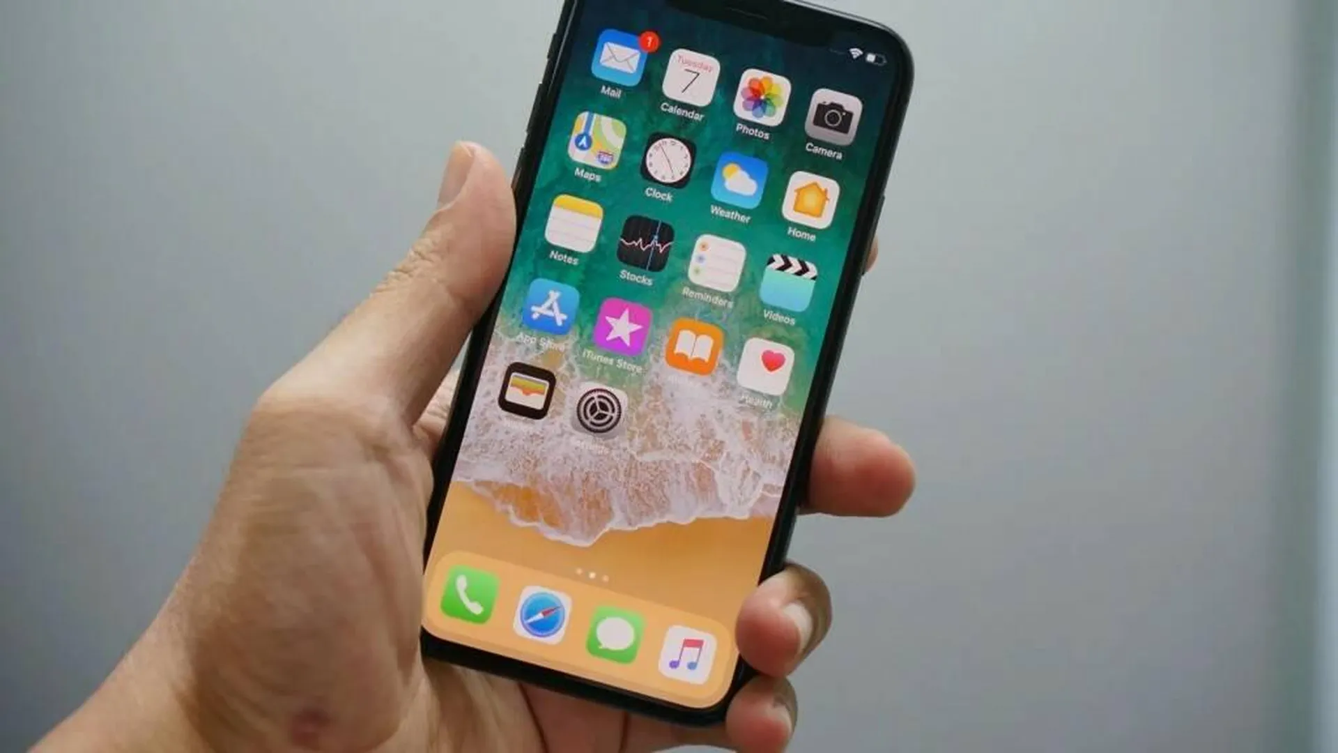 Франция запретила продавать iPhone 12 из-за сильного излучения