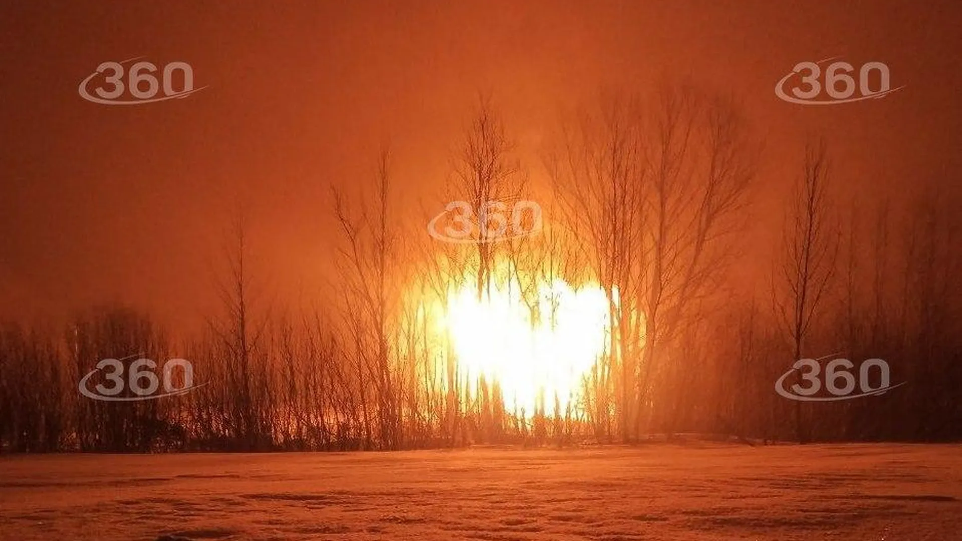 Грузовой поезд загорелся после взрыва газопровода в Пермском крае