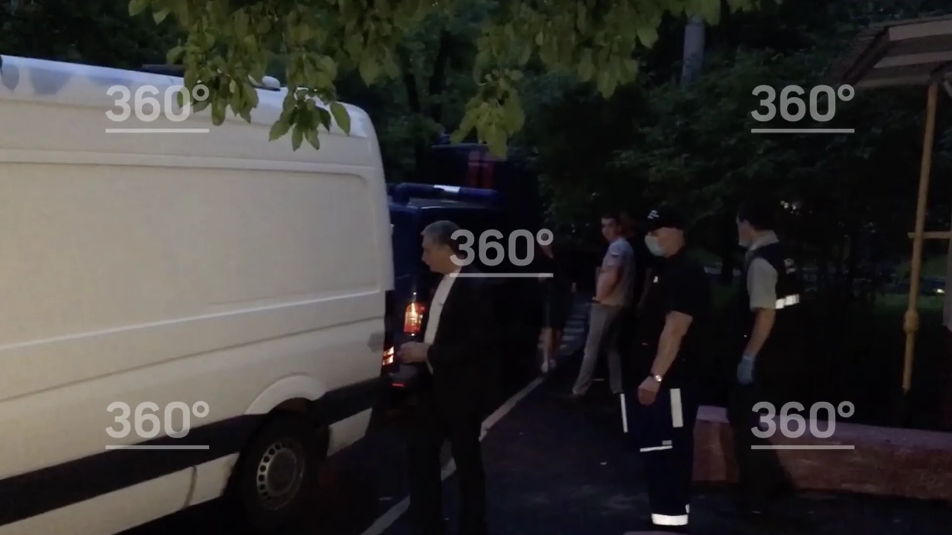 Правоохранители готовятся к выносу тел убитых на улице Приорова