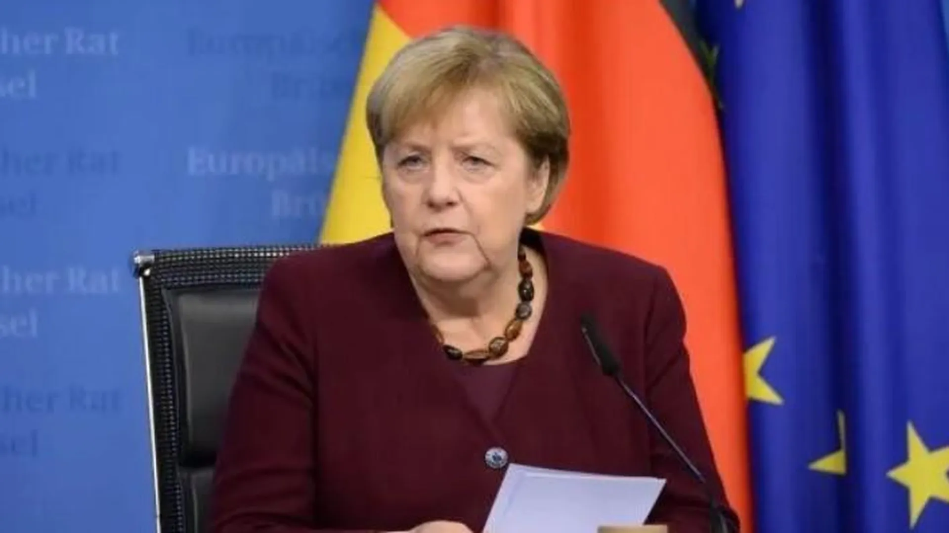 Меркель призвала не отказываться от мирных переговоров между Россией и Украиной